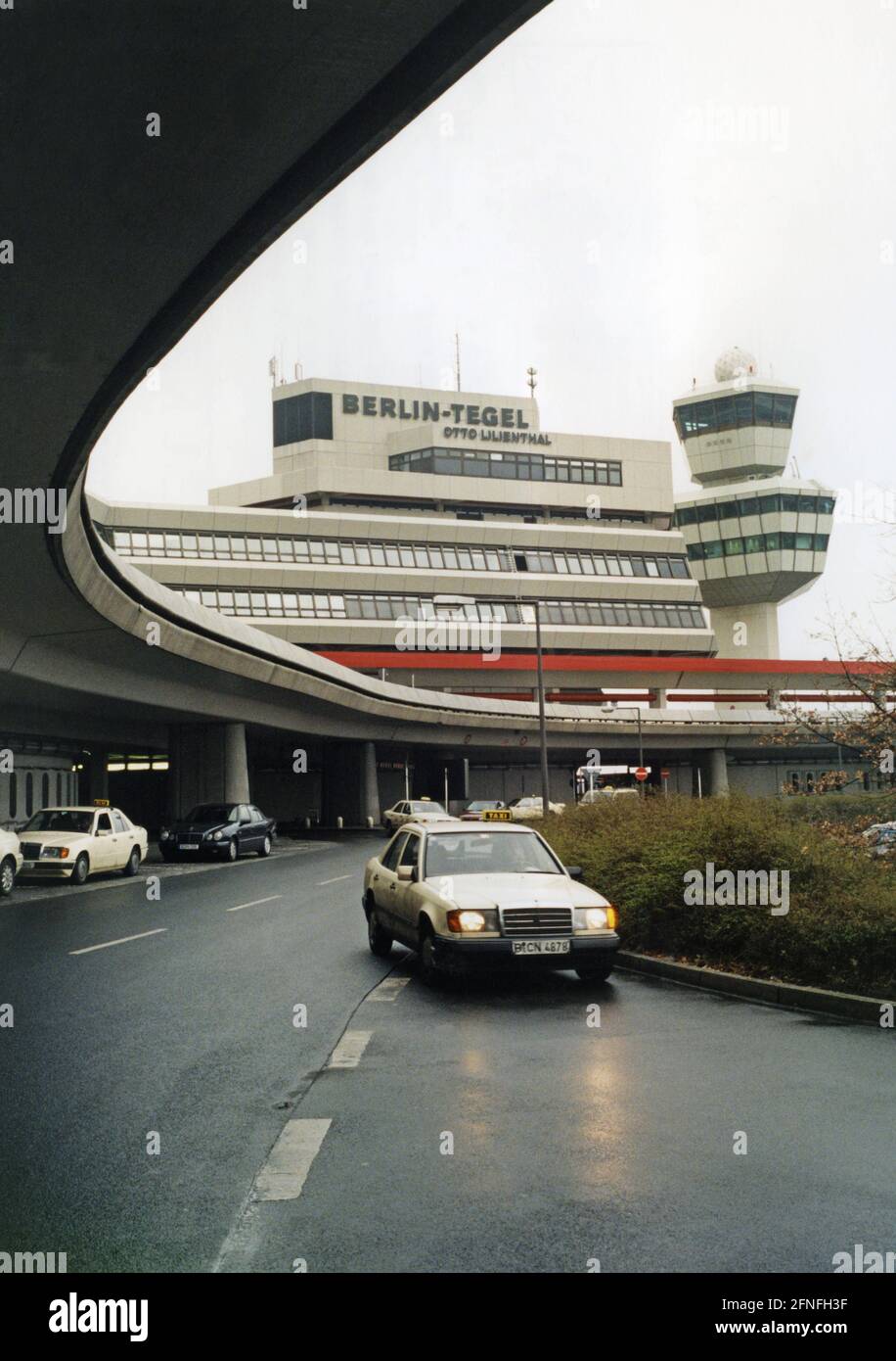 A taxi (Mercedes-Benz W124) in front of Terminal B of Berlin-Tegel Airport. [automated translation] Stock Photo
