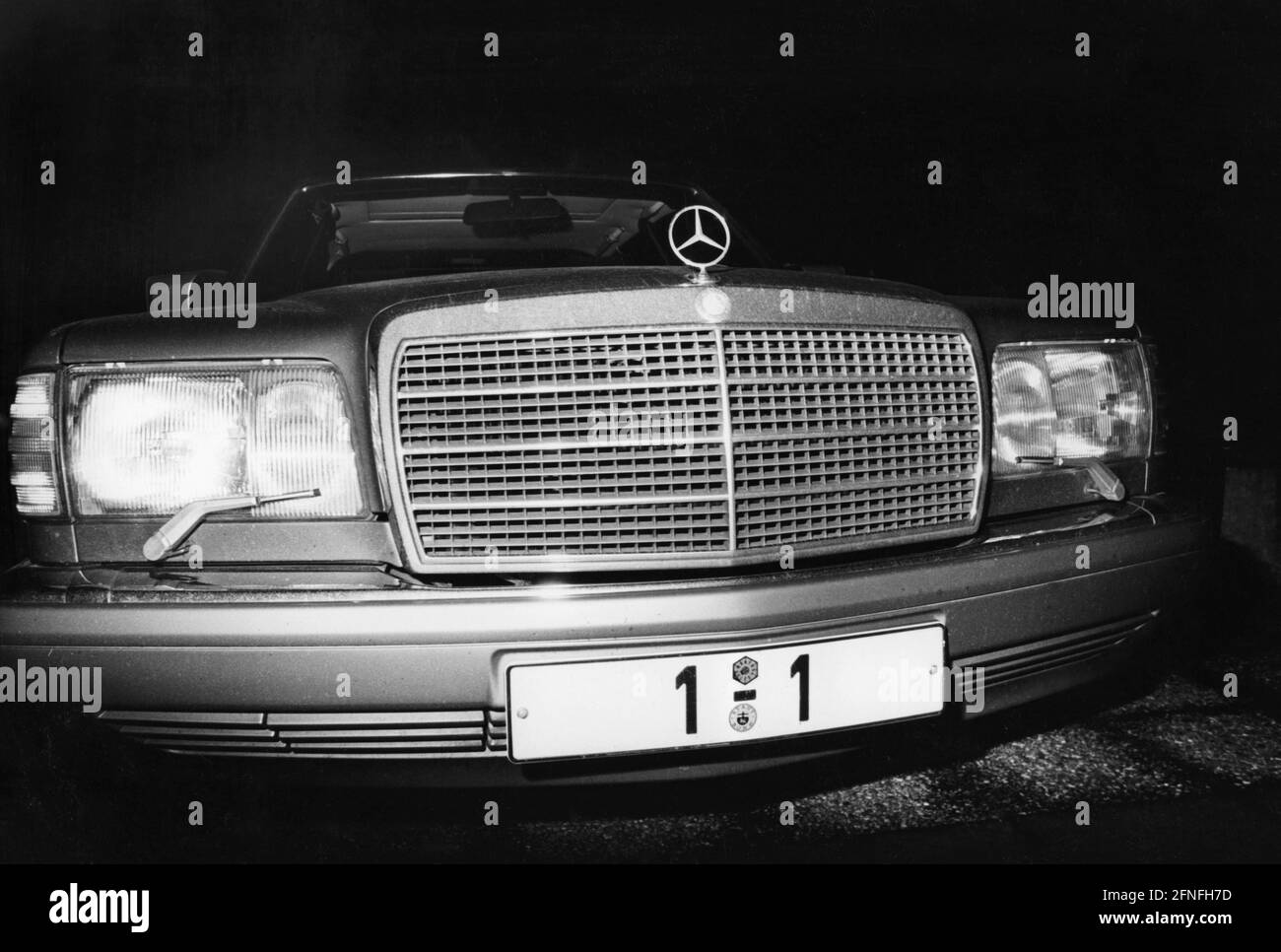 The official car of the President of the Bundestag, Rita Süssmuth (CDU), a Mercedes S-Class W126. The vehicle of the President of the Bundestag can be recognised by the number plate 1-1. [automated translation] Stock Photo