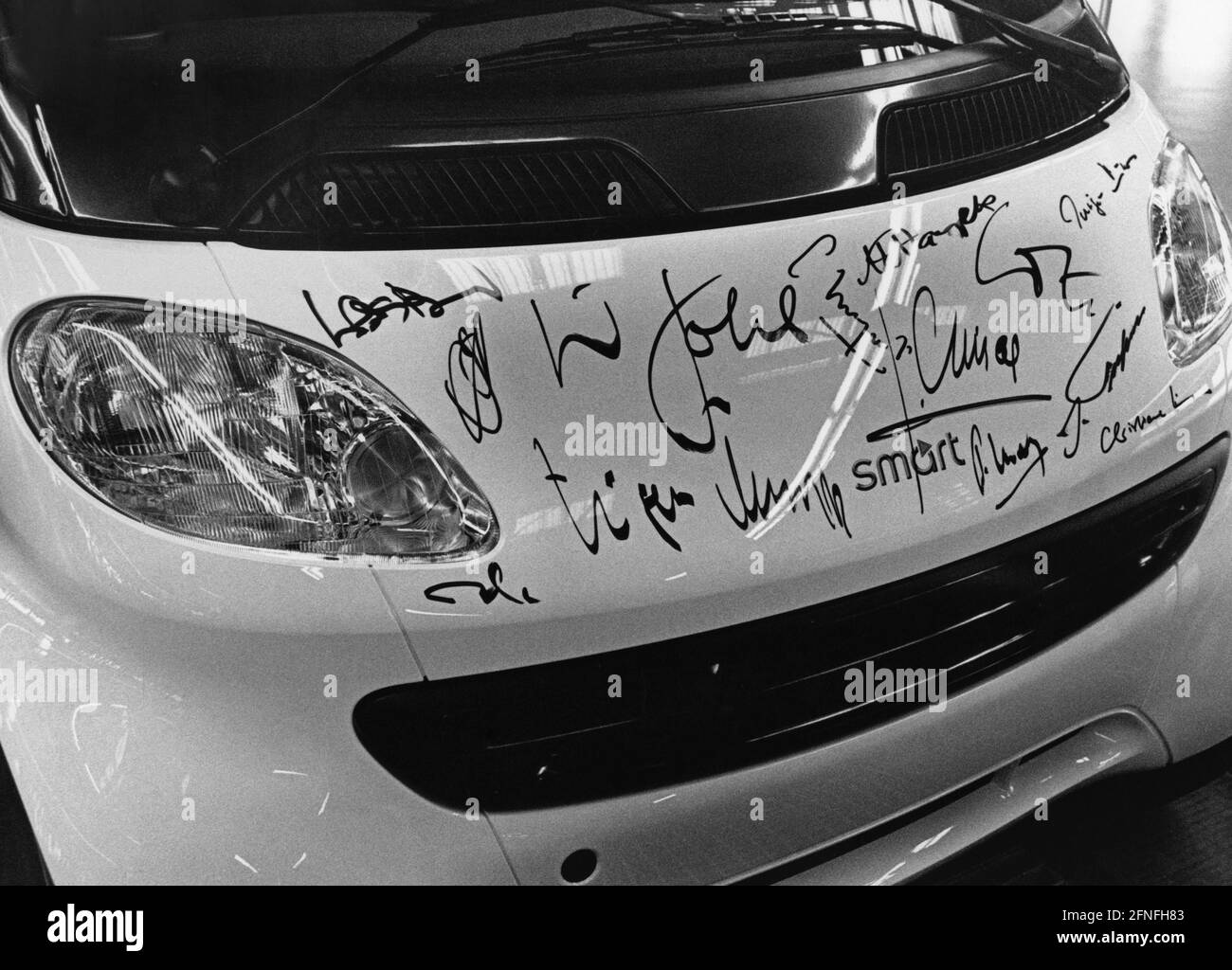 The bonnet of the first Smart fortwo, bearing the signatures of Helmut Kohl and Jacques Chirac, among others, at the Smart factory in Hambach, the so-called Smartville. [automated translation] Stock Photo