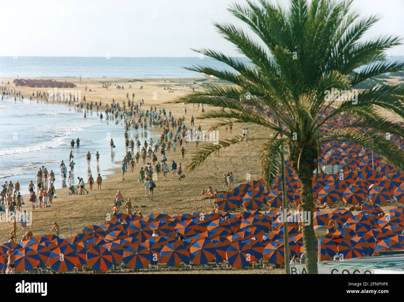 Holidaymakers on the beach of Playa de Ingles in Gran Canaria. [automated translation] Stock Photo