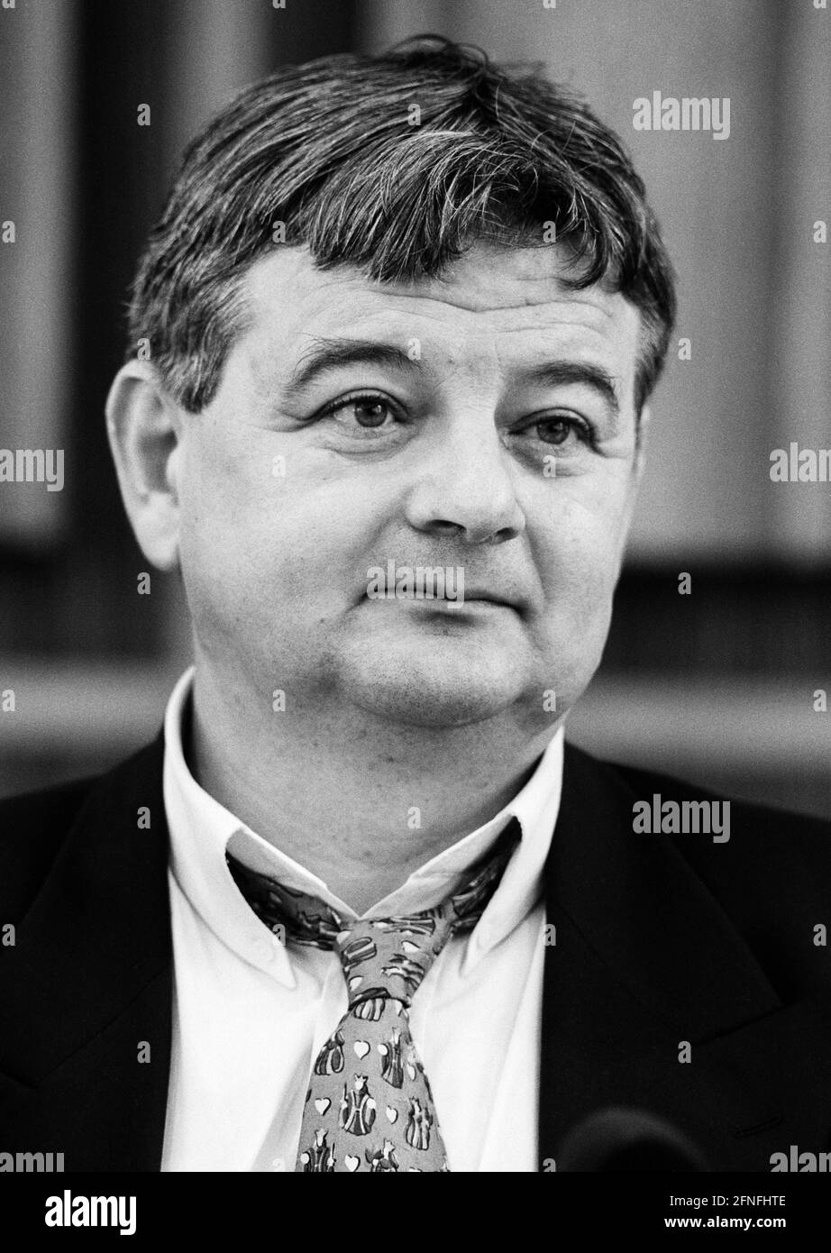 Joschka FISCHER , Alliance 90/The Greens , at a press conference in ...