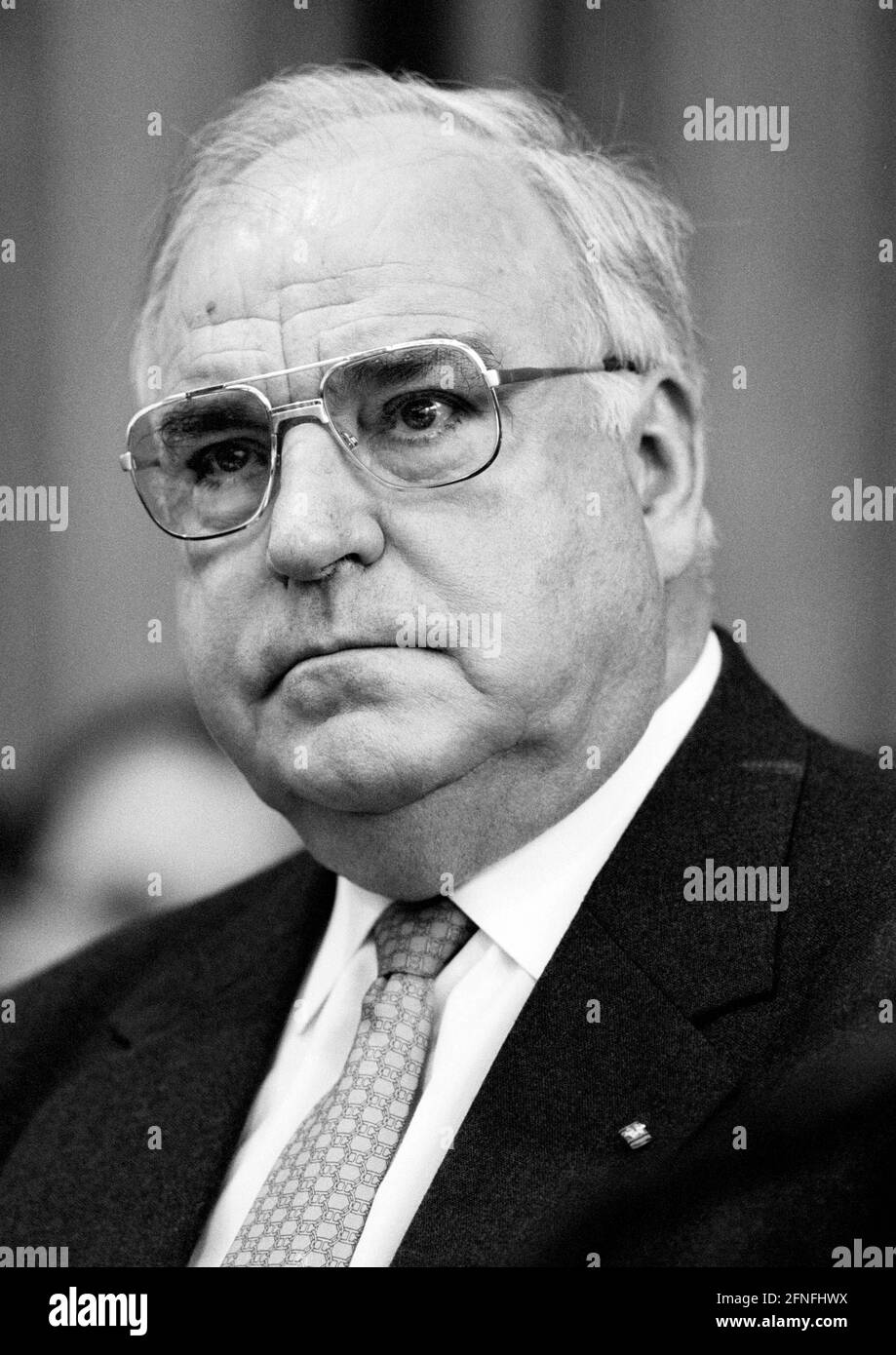 Federal Chancellor Helmut KOHL , CDU , at a press conference in October 1994 [automated translation] Stock Photo