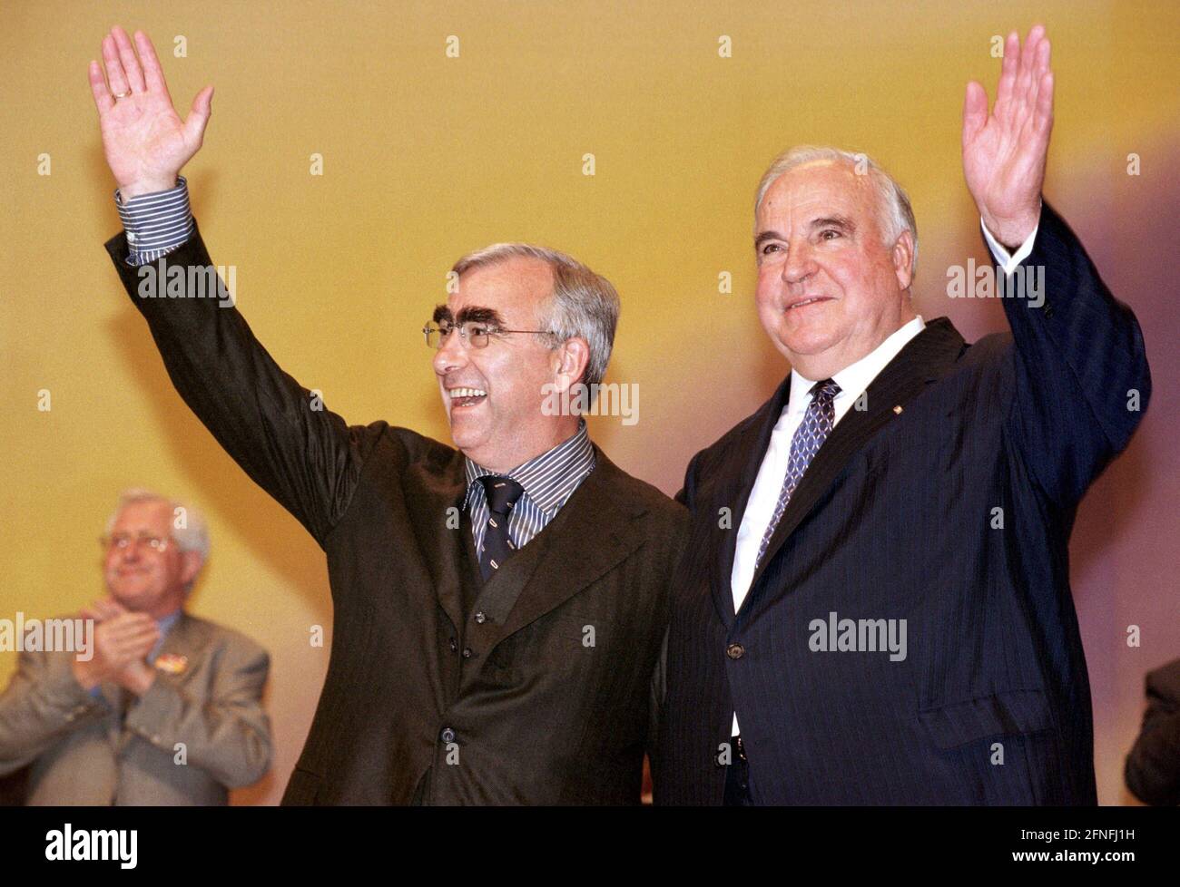 Theo WAIGEL , CSU , and Helmut KOHL , CDU , wave to their supporters at a rally in Dortmund / Wahlkampf / Jubel , 23.08.1998 [automated translation] Stock Photo