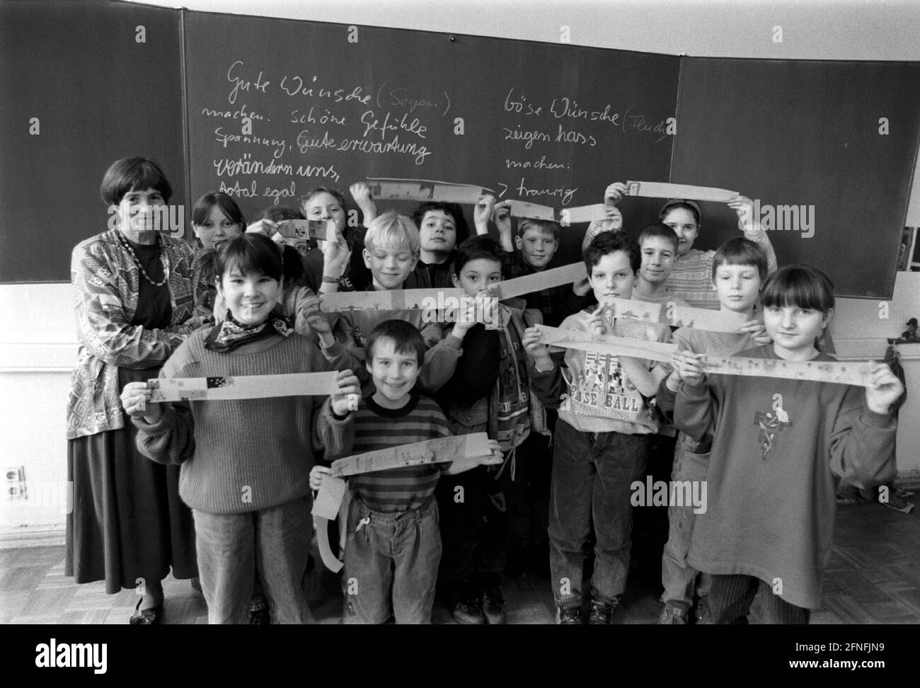 '''Gute Wuensche - böse Wuensche'' [Good wishes - bad wishes], lesson religion and ethics, school in Magdeburg, DEU, Magdeburg, 02.03.1994, , [automated translation]' Stock Photo