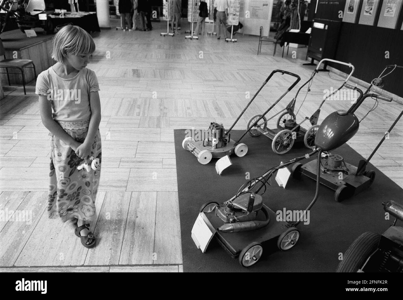 'Berlin exhibition ''Marke Eigenbau'' shows inventive spirit in the GDR, in the Russian House of Science and Culture in Friedrichstrasse, self-made lawn mowers, Berlin-Mitte, 15.07.1999, [automated translation]' Stock Photo