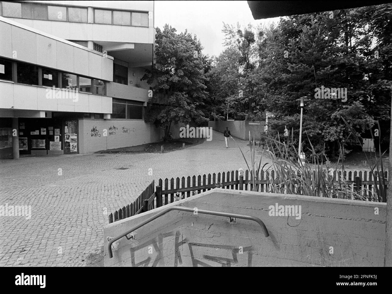 Studentendorf Schlachtensee, student dormitory in Zehlendorf, is to be demolished to raise money (Radunski), actually a listed building and donated by the Americans (occupation), Berlin-Wilmersdorf, 21.06.1999, [automated translation] Stock Photo