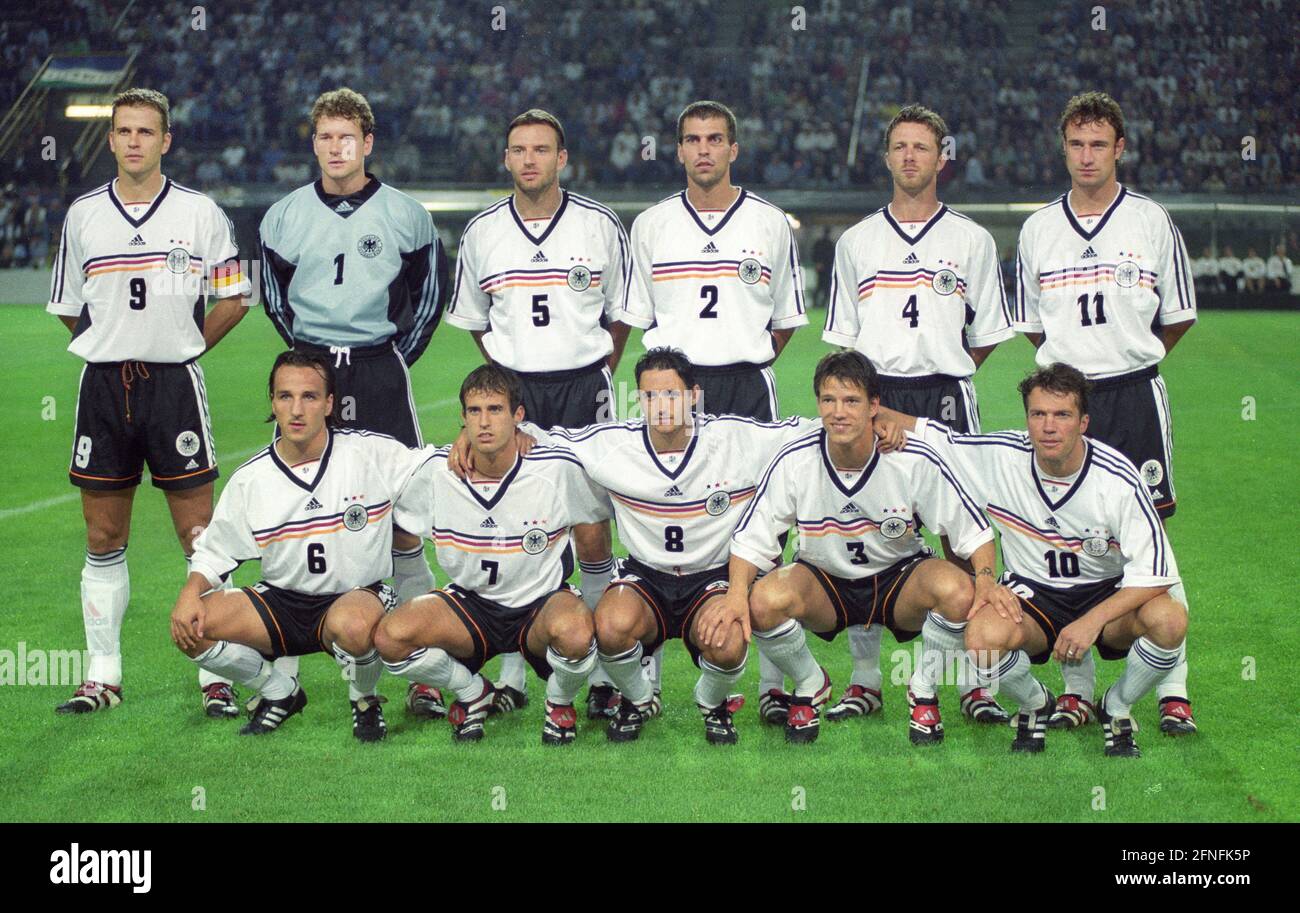 European Championship qualifying match : Germany - Northern Ireland 4:0/08.09.1999 in Dortmund. The German eleven before the match. Standing from left: Oliver Bierhoff, Jens Lehmann, Jens Nowotny, Markus Babbel, Thomas Linke and Marco Bode. Front from left: Jens Jeremies, Mehmet Scholl, Oliver Neuville, Christian Ziege and Lothar Matthäus. [automated translation] Stock Photo