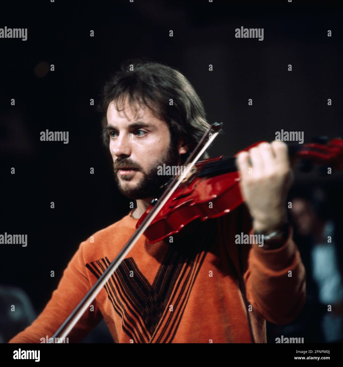 Jazz im ZDF, 1976, Festival Konzert in Berlin, Jean-Luc Ponty,  französischer Jazz-Violinist. Jazz im ZDF, 1976, Festival concert in  Berlin, Jean-Luc Ponty, French Jazz violinist Stock Photo - Alamy