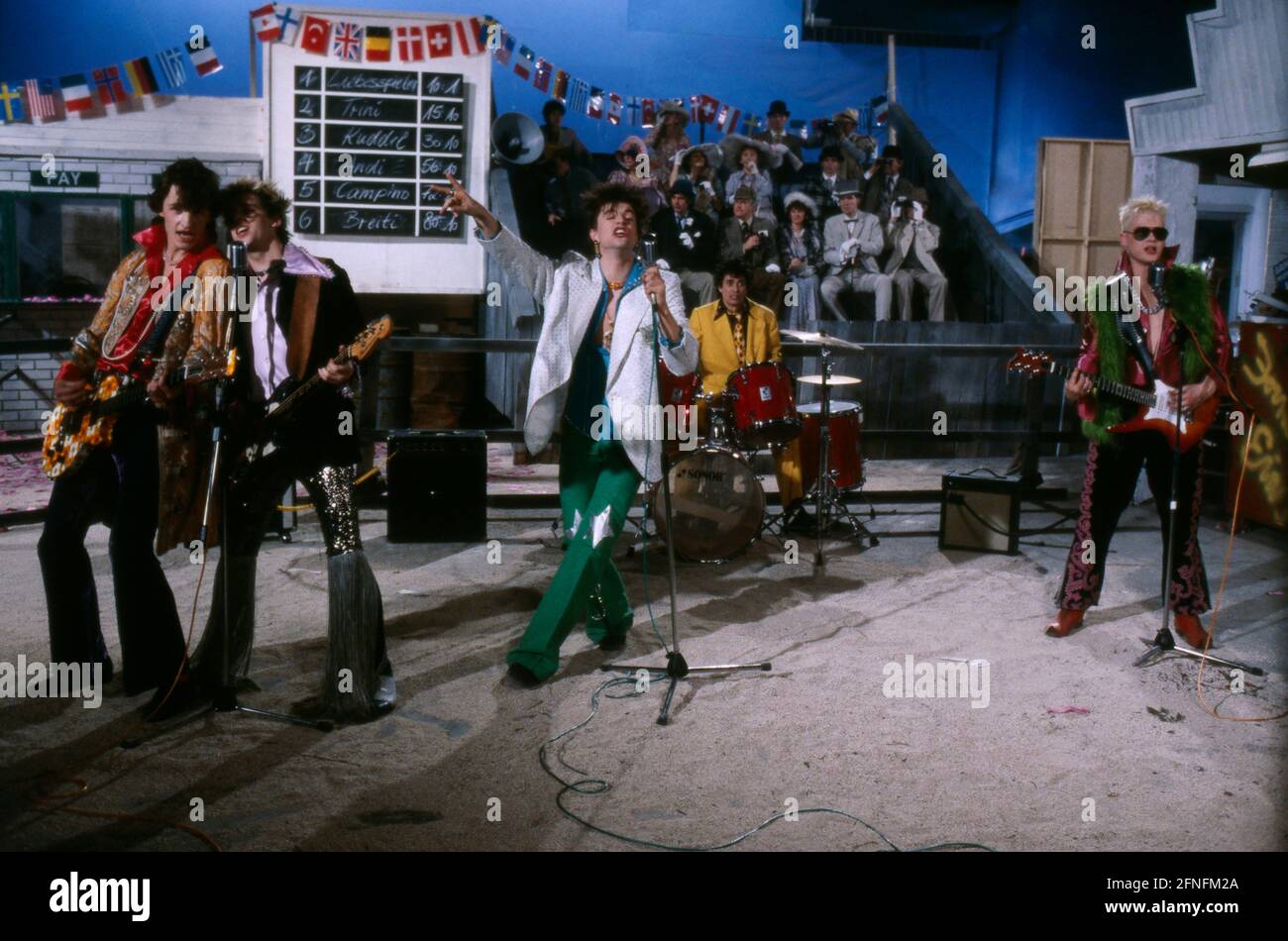 Die Toten Hosen, deutsche Punkrock Band, 1985. The Toten Hosen, German Punk  Rock Band, 1985 Stock Photo - Alamy
