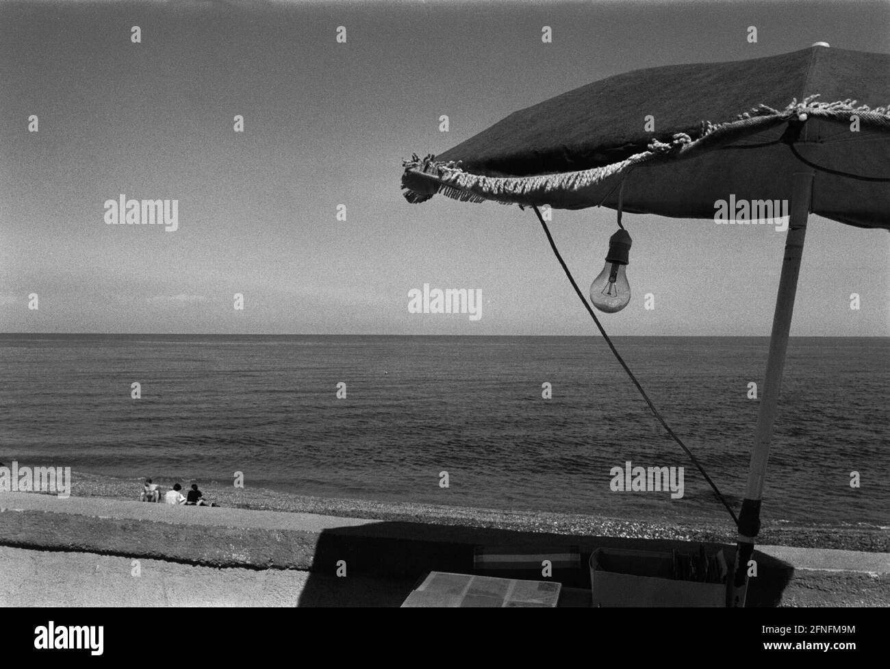 Antique market on the promenade at the beach of Giardini Naxos, glow lamp in front of the sea, Italy, Sicily, 26.05.1999, [automated translation] Stock Photo