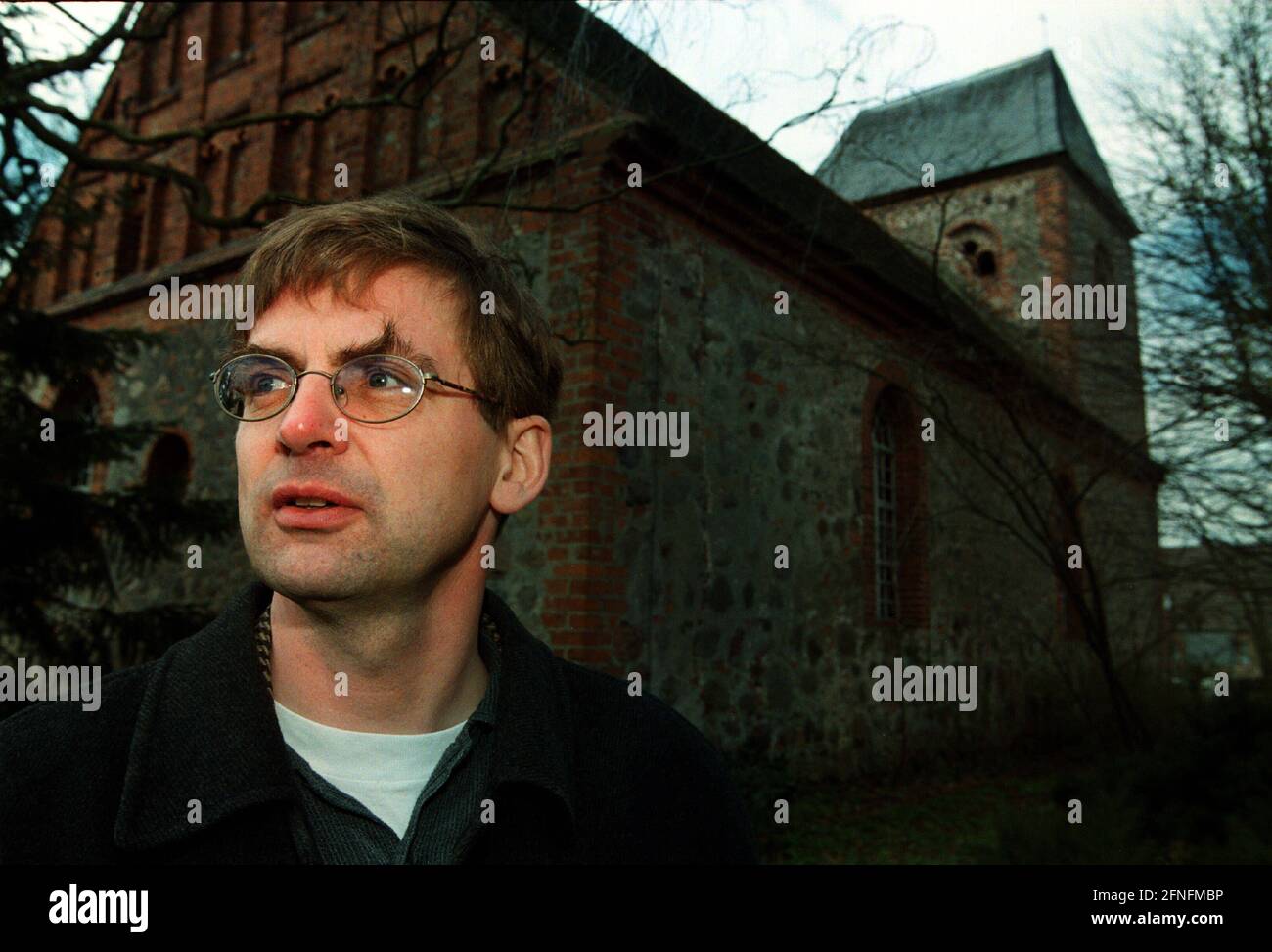 'Dorf Zechlin, DEU, 18.04.1997, Pastor Reinhard Lampe in front of his church in Dorf Zechlin, co-initiator of the citizens' movement ''FREIeHEIDe'' against the takeover of the former Soviet bombing range (Bombodrom) in the Ruppiner Heide by the Bundeswehr, [automated translation]' Stock Photo