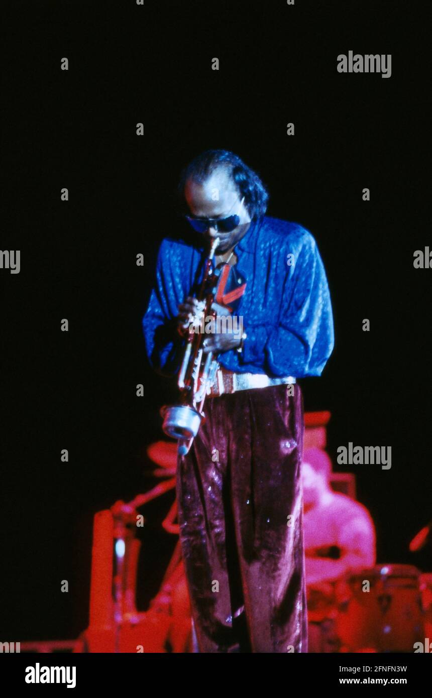 Flugelhorn player hires stock photography and images Alamy