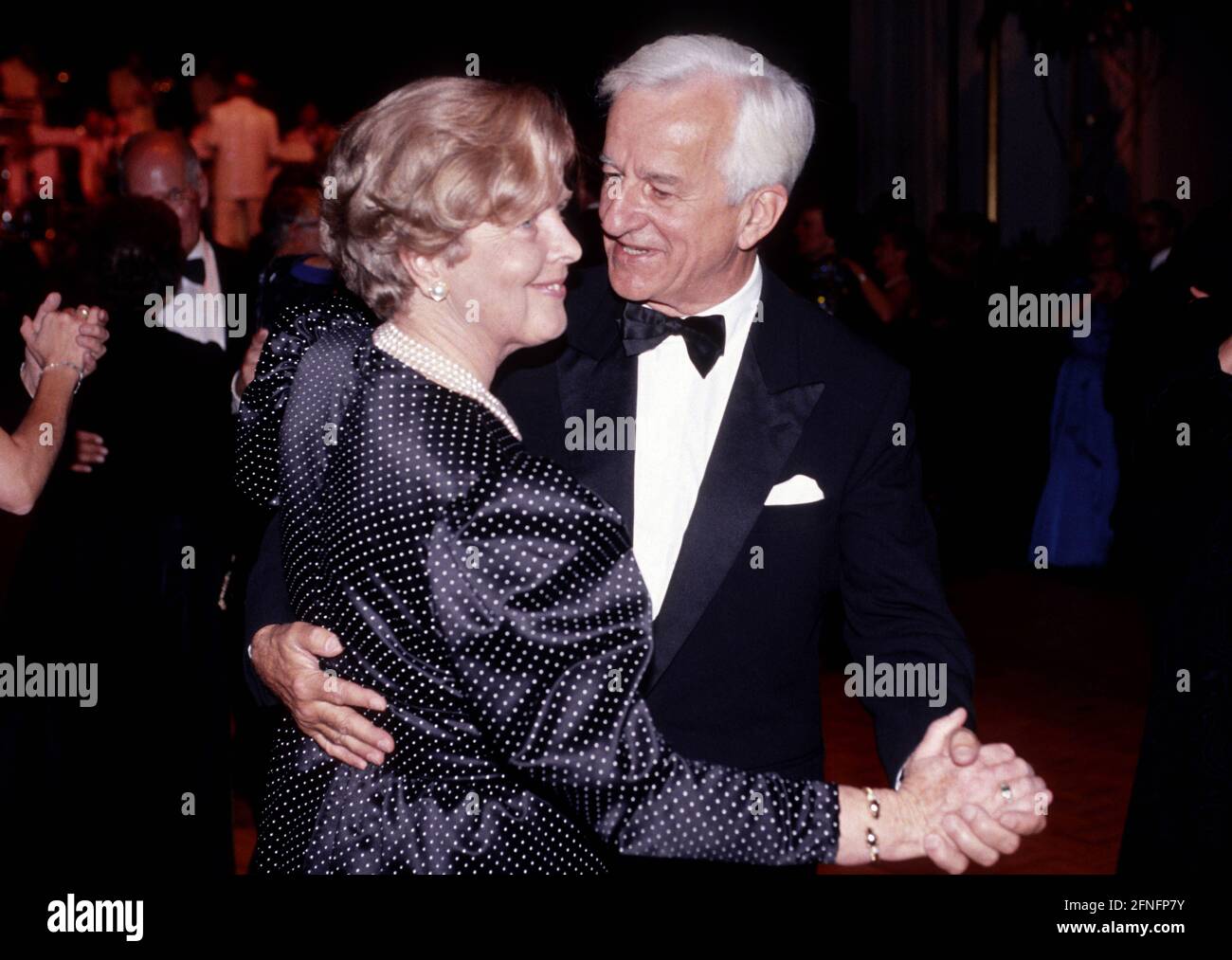 German President Richard von WEIZSAECKER and his wife Marianne at the Federal Press Ball in November 1992 [automated translation] Stock Photo