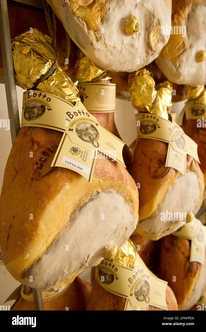 Europe, Italy, Bergamo. IBS sausage factory in Azzano S. Paul produces hams  Ca del Botto in the Ardesio factory in Val Seriana. The seasoning is flavo  Stock Photo - Alamy, image size:864x1390