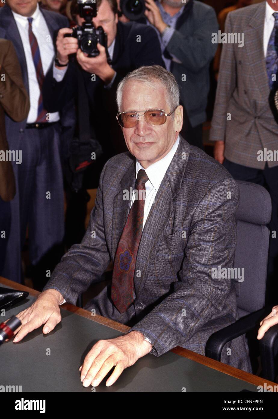 Markus WOLF , former head of the foreign intelligence service of the GDR, before the investigating committee of the Bundestag in September 1992 [automated translation] Stock Photo