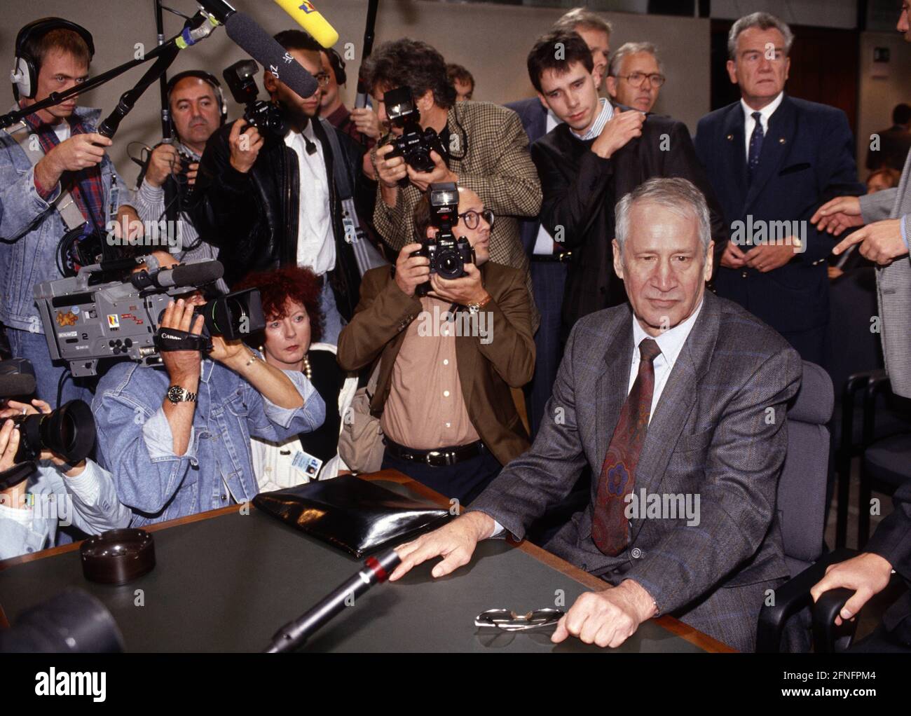 Markus WOLF , former head of the foreign intelligence service of the GDR, before the investigating committee of the Bundestag in September 1992 [automated translation] Stock Photo
