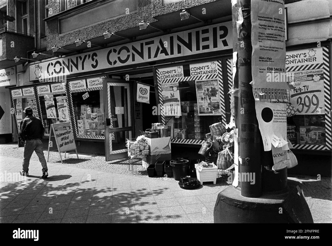 Germany, Berlin, 25.07.1998, only cheap shops (Ramschladen) can hold on, are a result of the bad market situation, Conny's Container, . [automated translation] Stock Photo