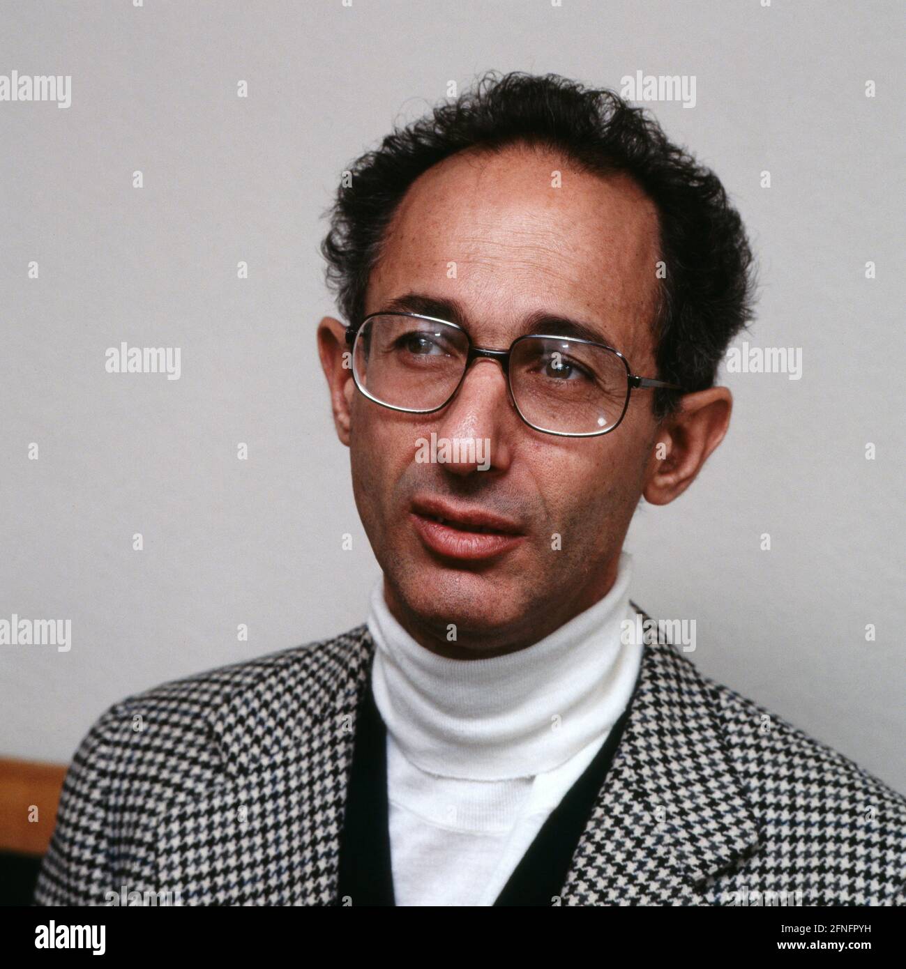 claudio scimone italienischer dirigent portrait circa 1979 claudio scimone italian conductor portrait circa 1979 stock photo alamy
