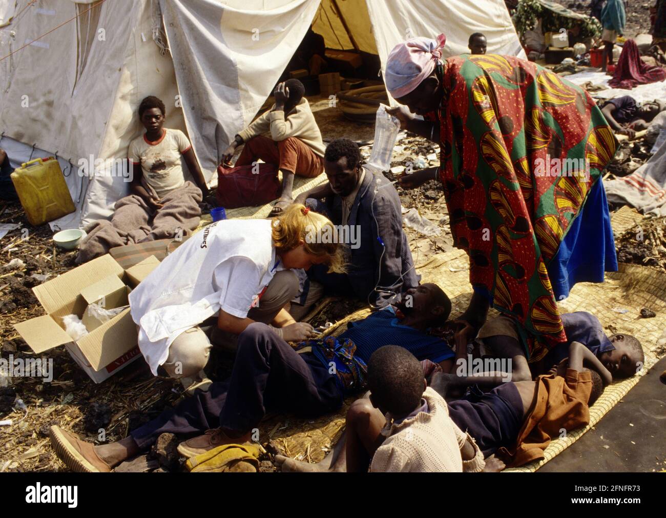 ZAIRE : Rwandan refugees in a camp near Goma : a nurse from MSF helps a ...