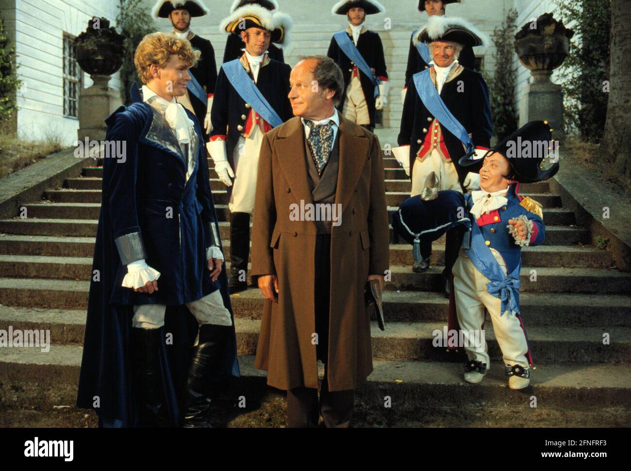 Aschenputtel, Märchenverfilmung, Regie: Karin Brandauer, 1989. Szene: STEPHAN MEYER-KOHLHOFF als Prinz, JEAN-MARC BORY als Vater des Prinzen, LORD FRANZ DRAGO als Hofnarr. Aschenputtel, Fairy Tale Film, directed by Karin Brandauer, 1989, scene: Stephan Meyer-Kohlhoff, Jean-Marc Bory, Franz Drago Stock Photo