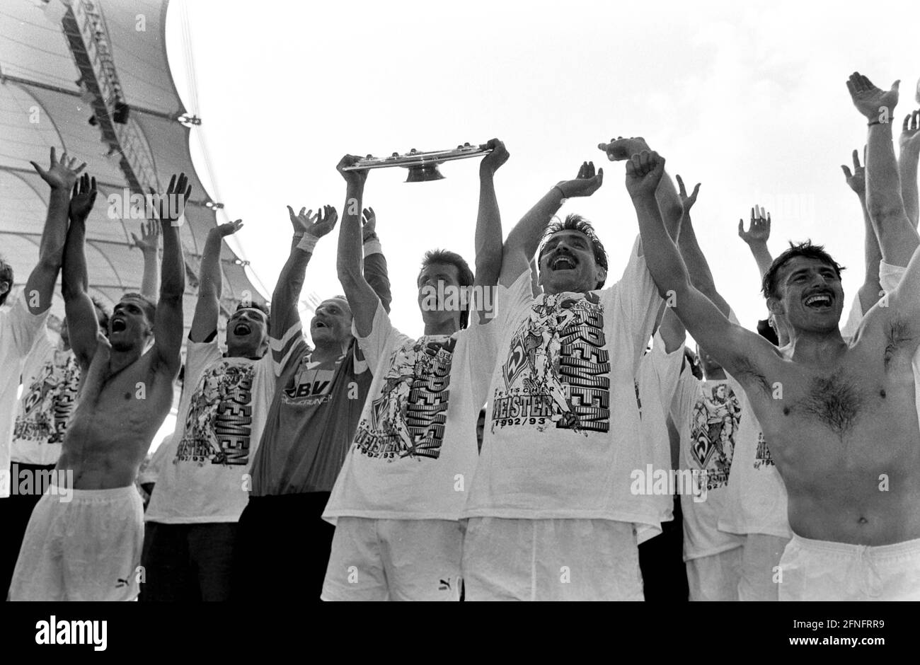 FOOTBALL 1st BUNDESLIGA SEASON 1992/1993 34th Matchday VfB Stuttgart - Werder Bremen 05.06.1993 Thorsten Legat, Thomas Schaaf, Rune Bratseth, Mirko Miroslav Votava and Klaus Allofs (from left, all Werder Bremen) celebrate with the championship trophy PHOTO: WEREK Pressebildagentur xxNOxMODELxRELEASExx [automated translation] Stock Photo