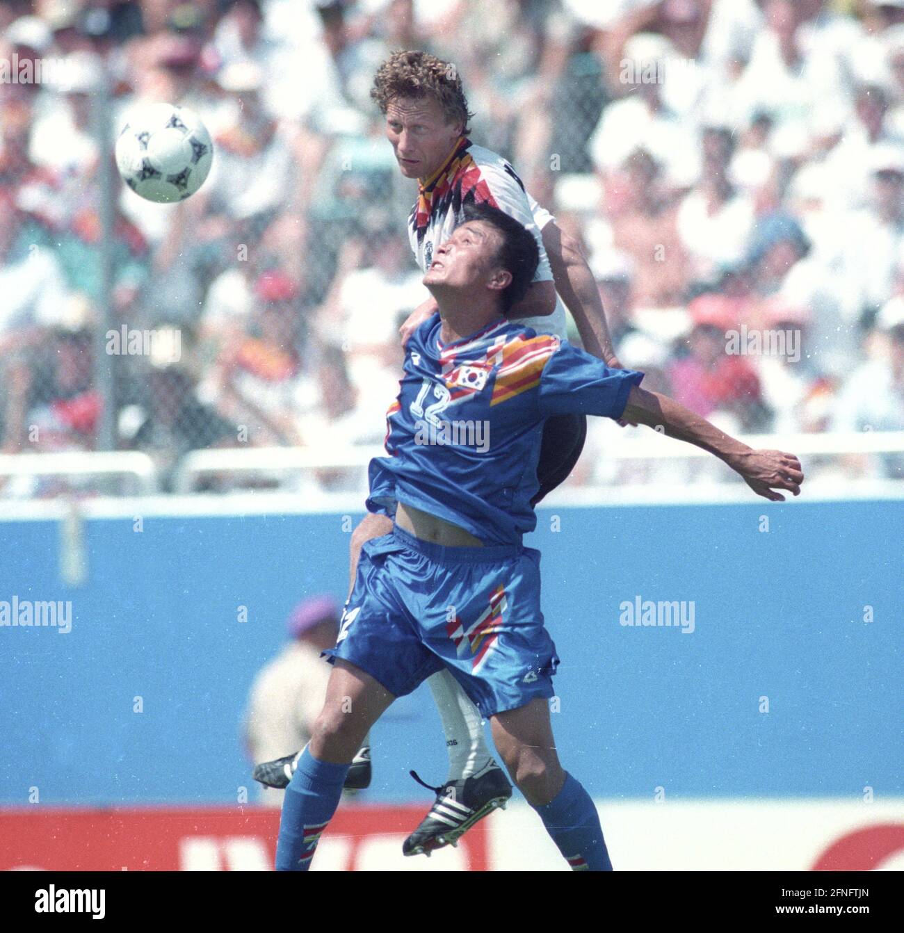 World Cup 94 Germany - South Korea 3:2/27.06.1994 in Dallas. Guido Buchwald (Deut.) header winner against Young CHOI (South Korea). [automated translation] Stock Photo