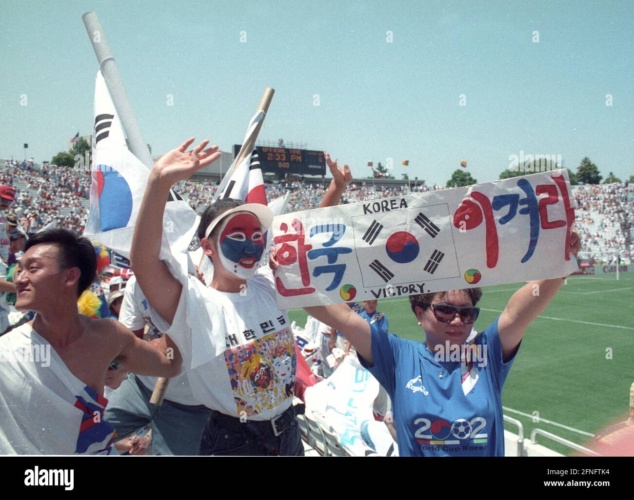 World Cup 94 Germany - South Korea 3:2/27.06.1994 in Dallas. Korean fans in the Dallas stadium. [automated translation] Stock Photo