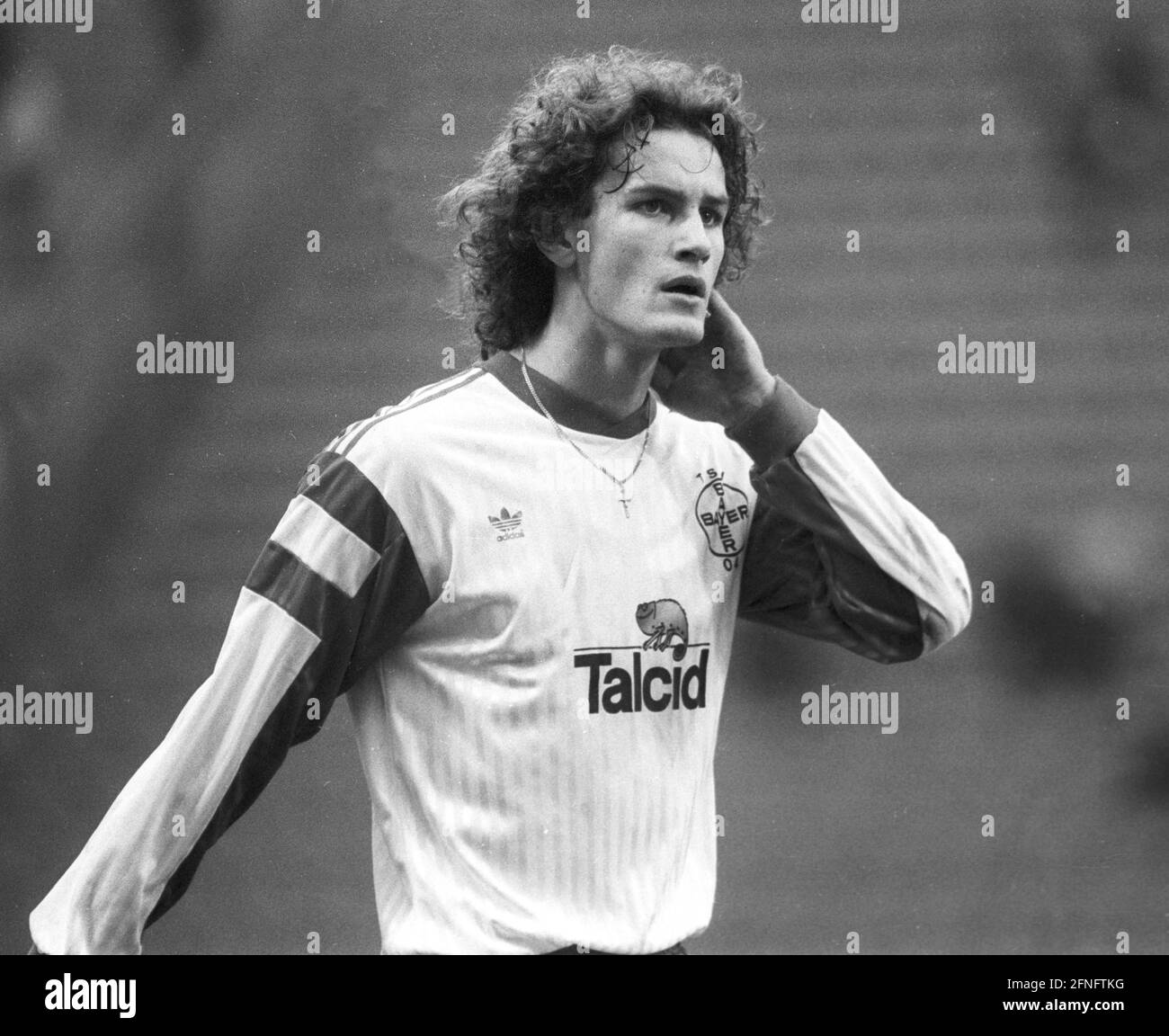 Heiko Herrlich Bayer 04 Leverkusen portrait-like in the game. Rec. 08.03.1991. [automated translation] Stock Photo
