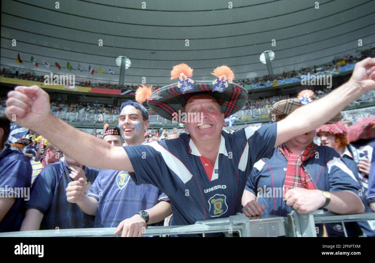 Soccer world cup france 98 fans hi-res stock photography and Soccer world cup france 98 fans hi-res stock photography and