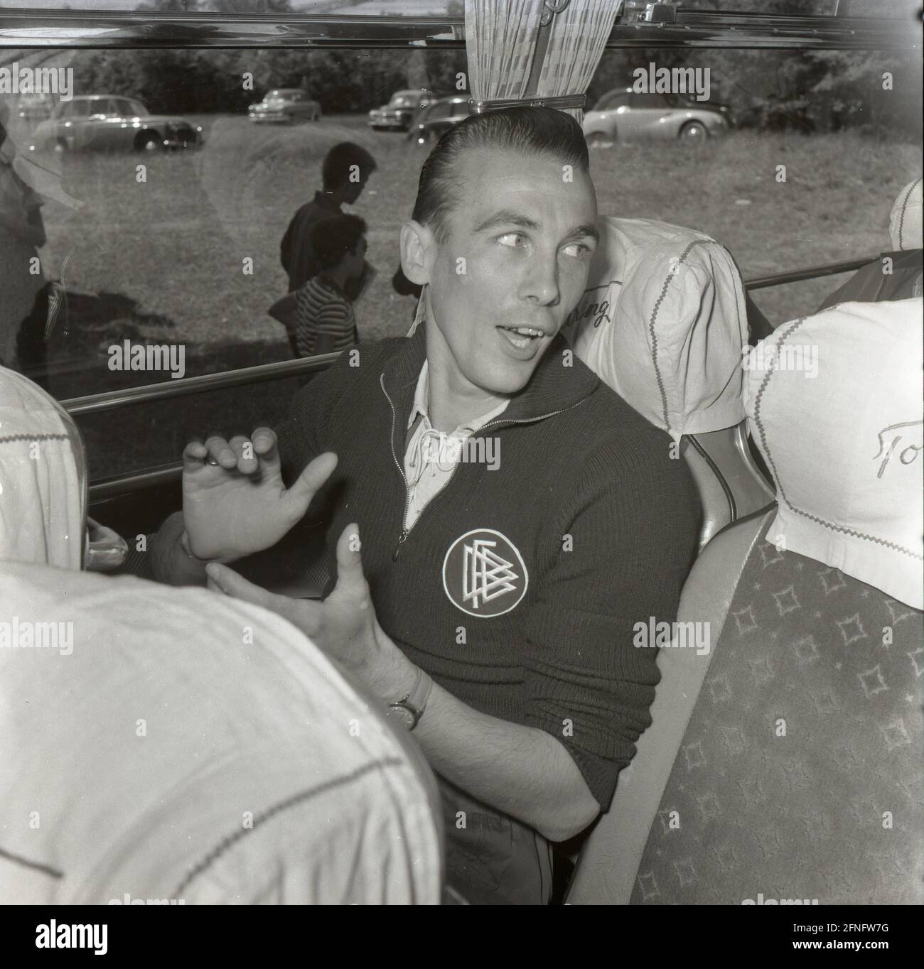 Football - World Cup 1958 in Sweden / Horst Eckel in the team bus in high spirits singing and clapping. The quarter finals are reached 17.06.1958 [automated translation] Stock Photo
