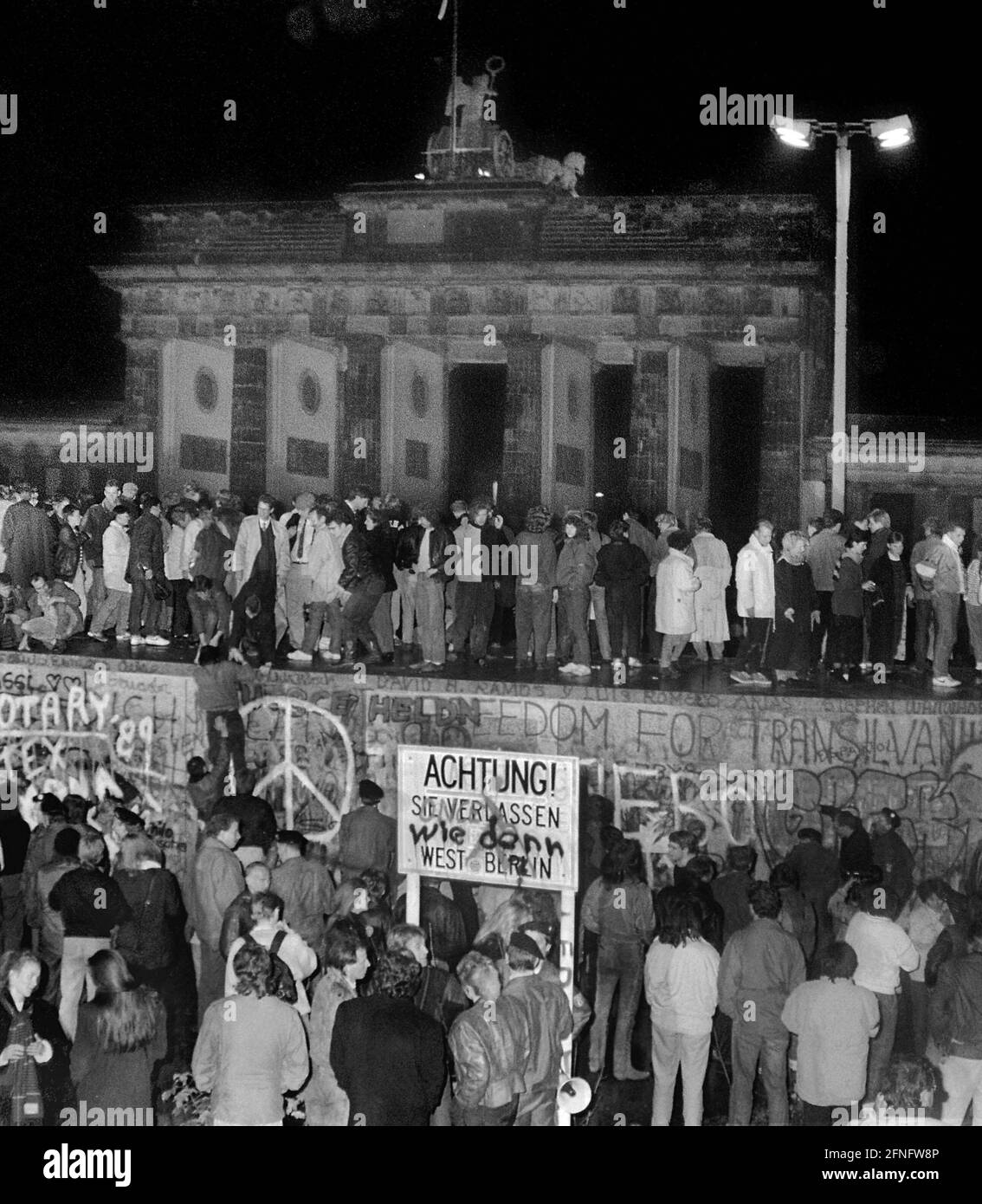 Berlin wall fall 9.11.1989 Black and White Stock Photos & Images - Alamy