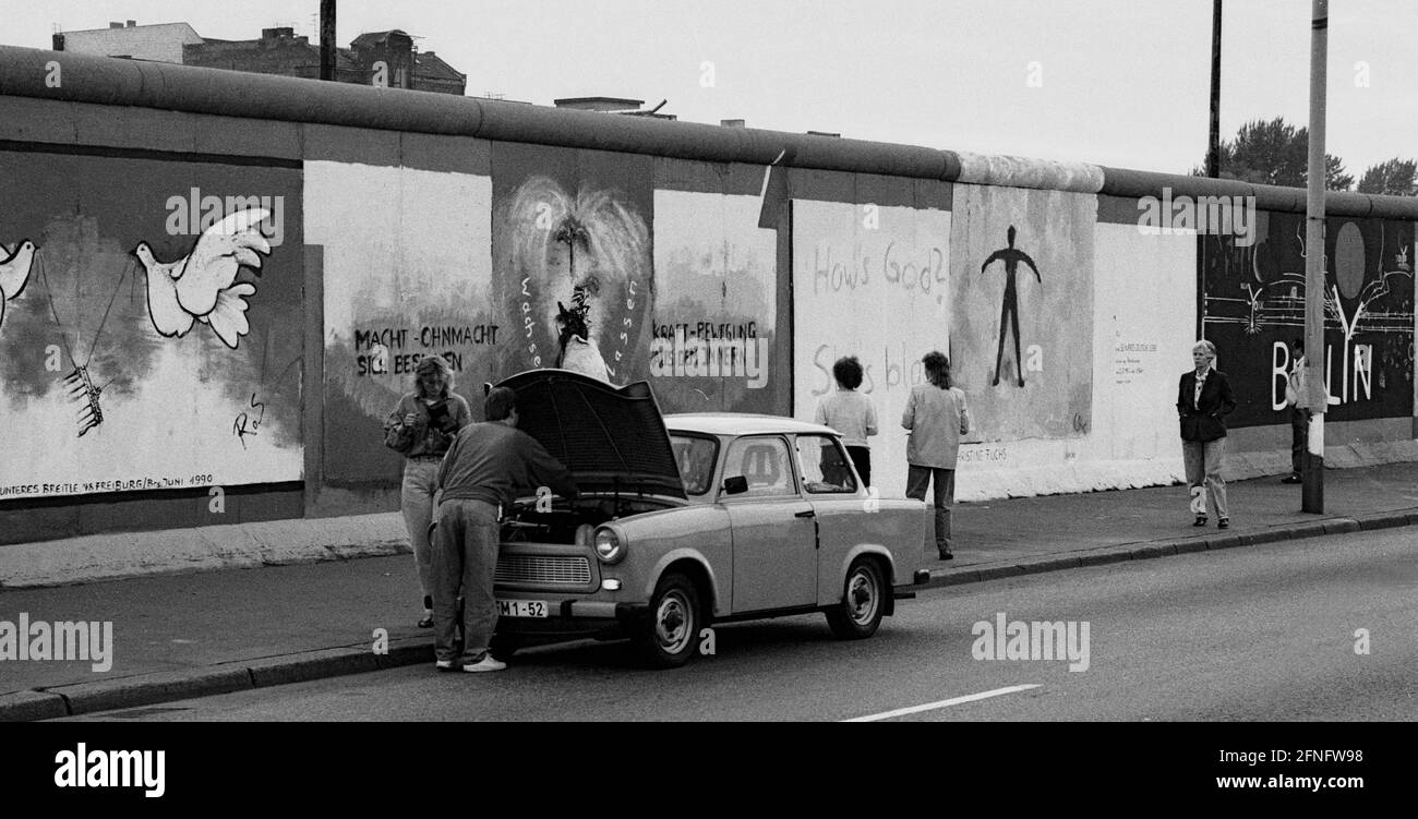 Berlin / GDR / History / 1991 East Side Gallery. At a piece