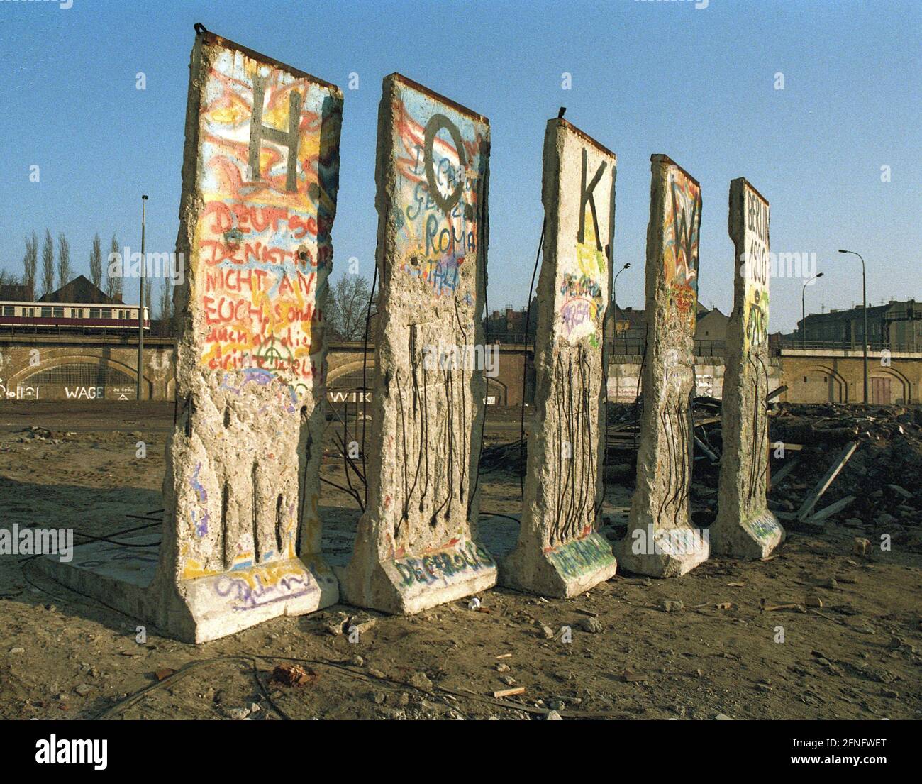 BerlinDistricts / GDR / Berlin Wall 3 / 1991 Everywhere in the city the wall is torn down, the