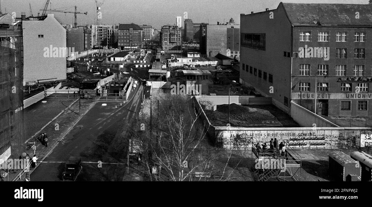 Checkpoint zimmerstrasse hi-res stock photography and images - Alamy