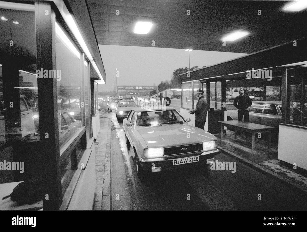 Berlin-Boroughs / GDR / Wall / 20.12.1978 Zehlendorf: Border crossing Dreilinden. There one left West Berlin in the direction of Hanover or Munich. -You are leaving the american sector- indicates the occupation status of West-Berlin. Zehlendorf was American sector. The USA was responsible for the crossing of Checkpoint Bravo. Photo: West Berlin customs officer // Border / History / Communism [automated translation] Stock Photo