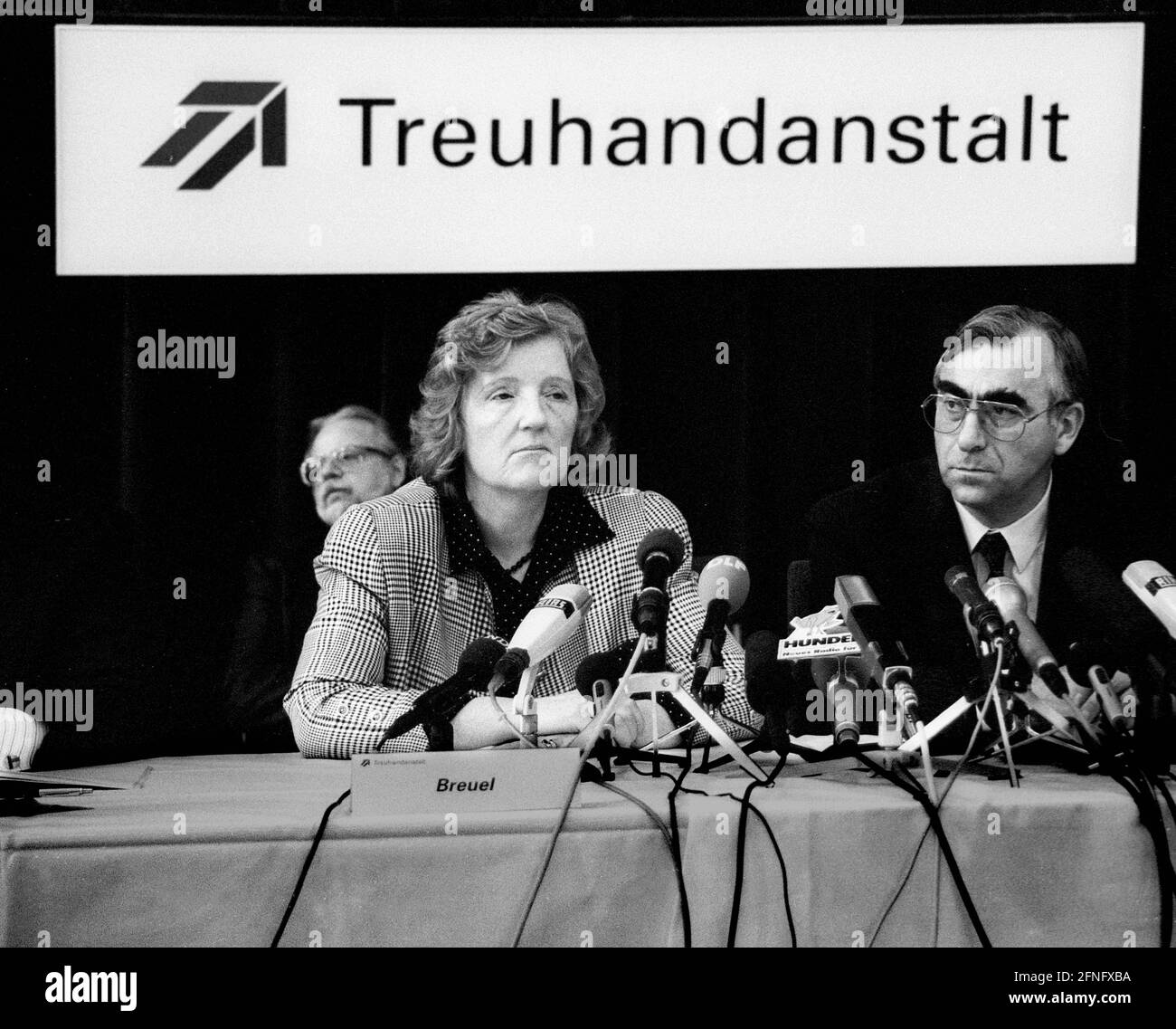 Berlin / GDR / Economy / 1992 Treuhand-Anstalt: Birgit Breuel (boss), Federal Minister of Finance Theo Waigel, CSU, as top boss // Liquidation / Treuhand [automated translation] Stock Photo