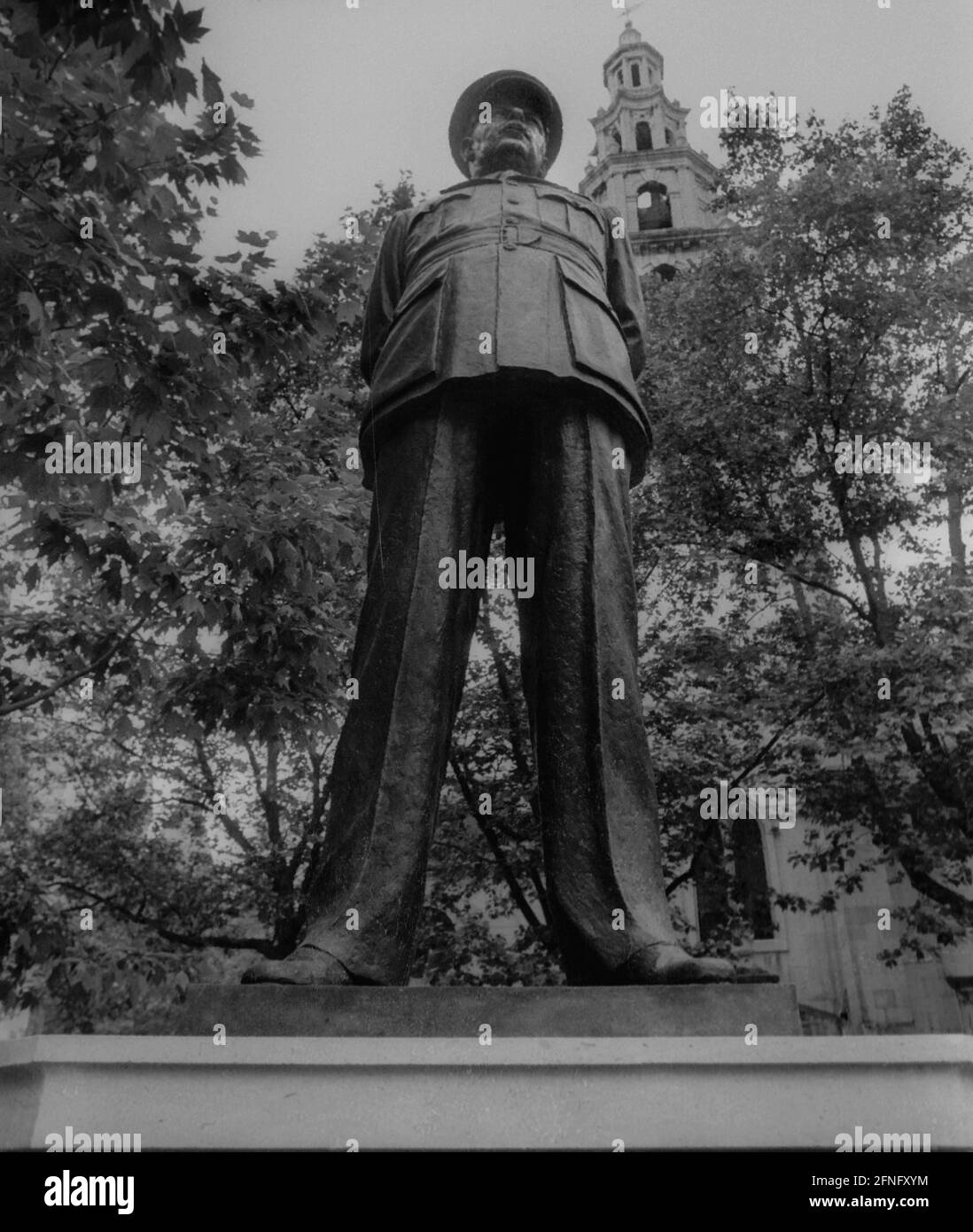 Great Britain / England / London / 5 / 1992 City of London. Monument dedicated to Bomber Harris, who organized the air raids on German cities during the last world war. He is responsible for many dead German civilians. // air war / history / war / allies / german victims [automated translation] Stock Photo