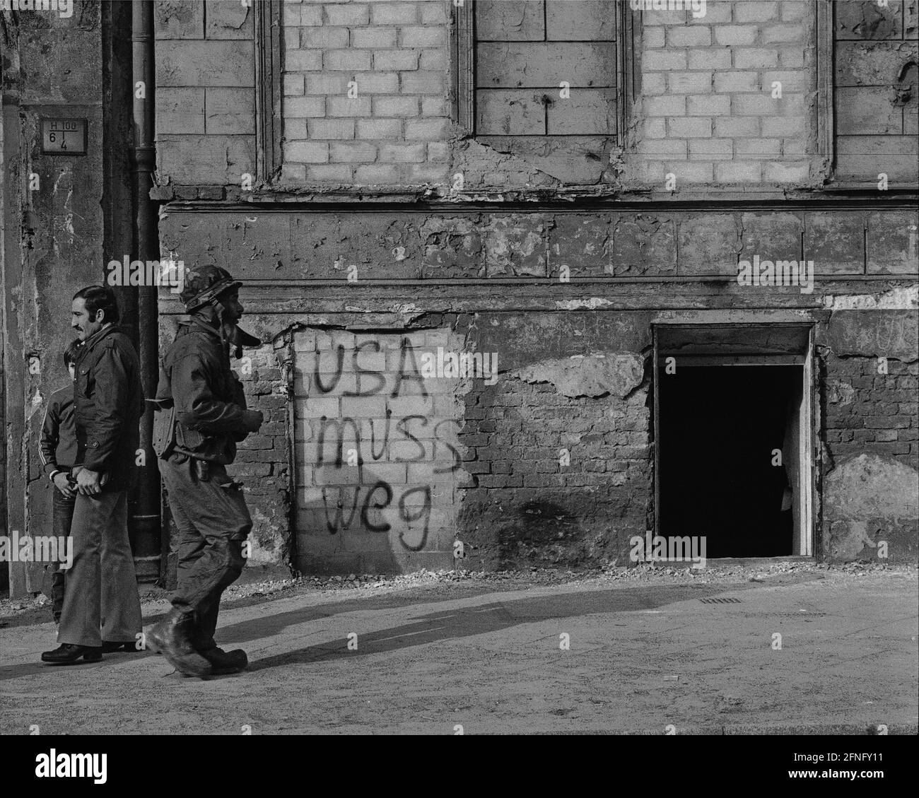 Berlin / Districts / Kreuzberg / 20.3.1980 Skalitzer Strasse. American