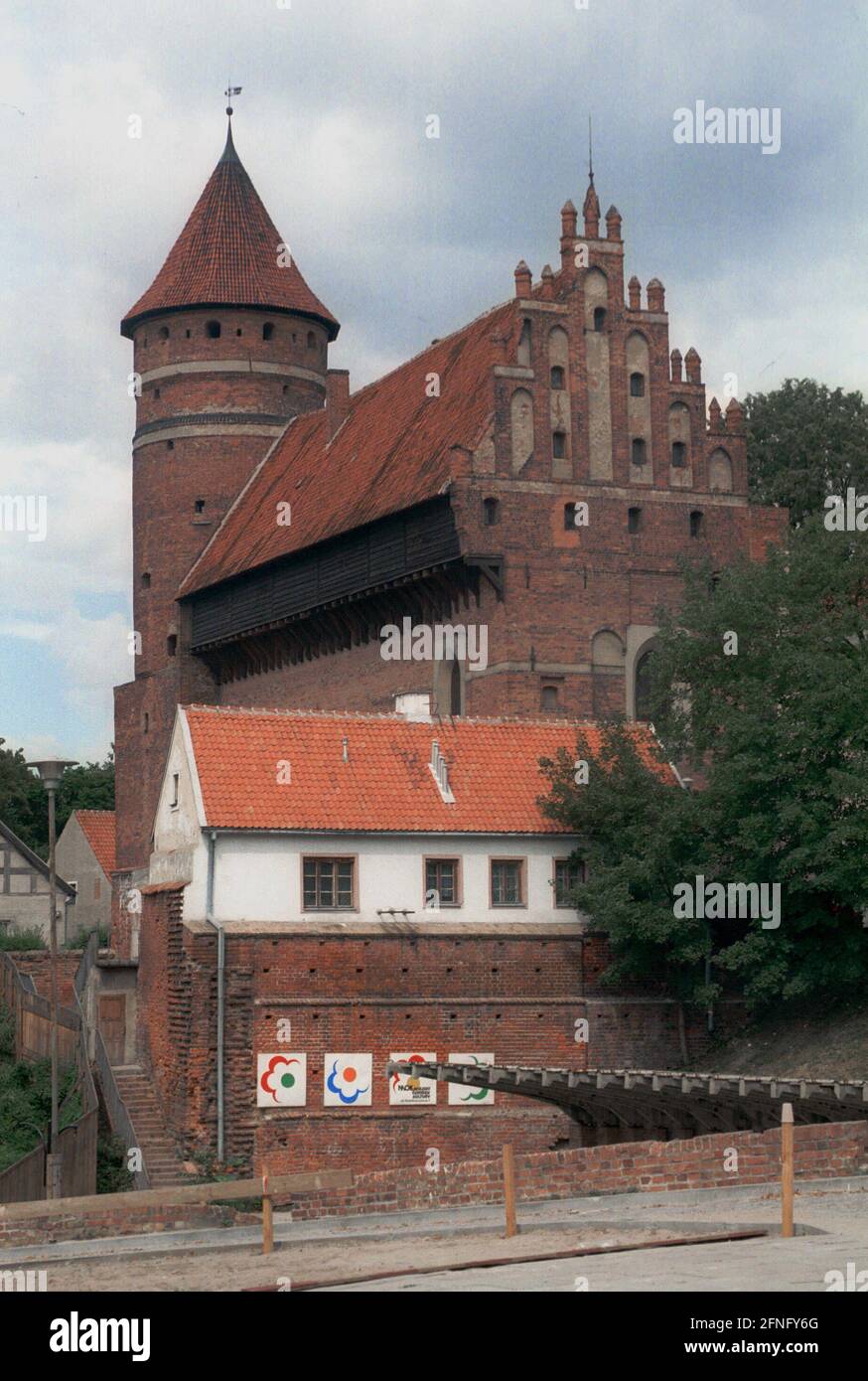 PL-Poland / East Prussia / 8/1995 Allenstein, the old castle of the Teutonic Knights // Places / Cities / History / East Conquest / Knights' Order / The settlement was first mentioned in writing in 1348. The castle was built by the bishops of Brandenburg. In 1772 Allenstein came to Prussia, in the referendum in 1920 the majority voted for Germany, since 1945 it is Polish. [automated translation] Stock Photo