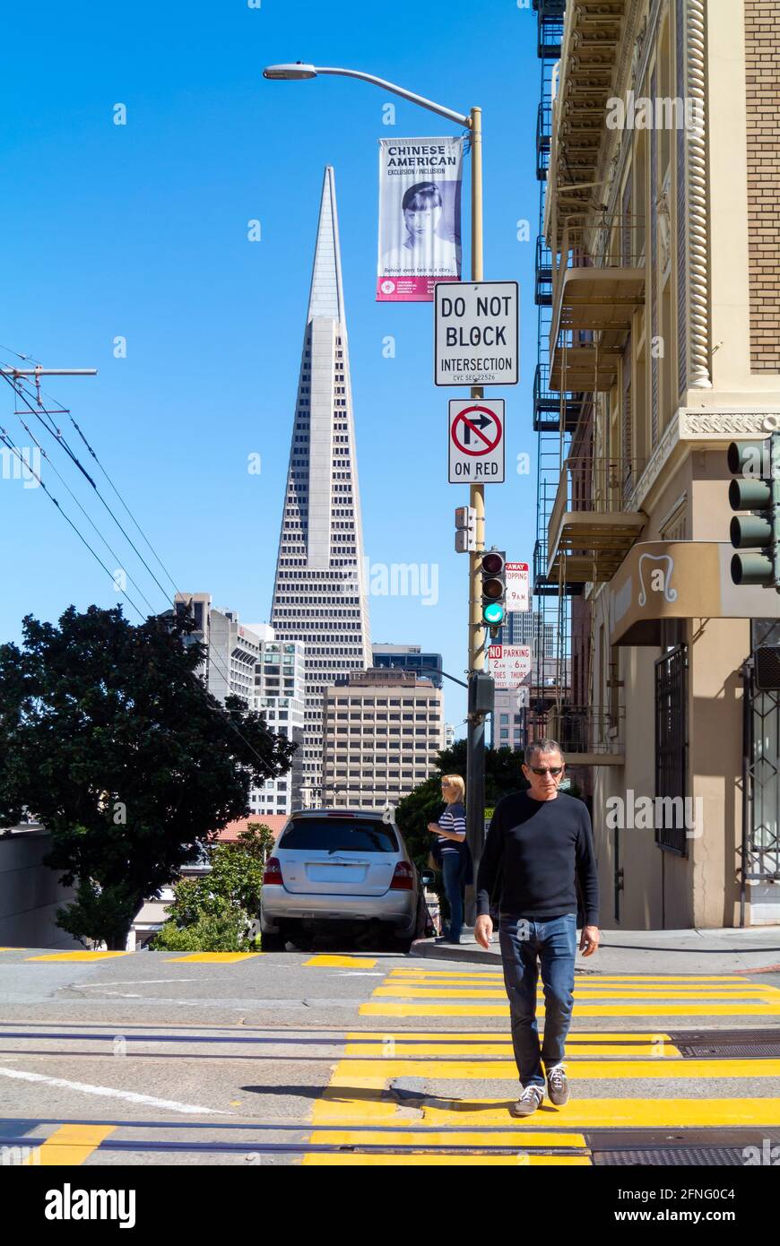 A man walking in the street with Trans America Building in the background, San Francisco, CA, united states of america, usa Stock Photo