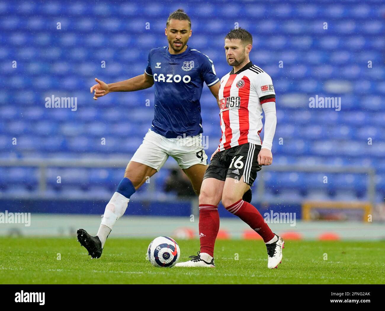 Liverpool, England, 16th May 2021. Oliver Norwood of Sheffield Utd (R) holds off Dominic Calvert Lewin of Everton during the Premier League match at Goodison Park, Liverpool. Picture credit should read: Andrew Yates / Sportimage Stock Photo