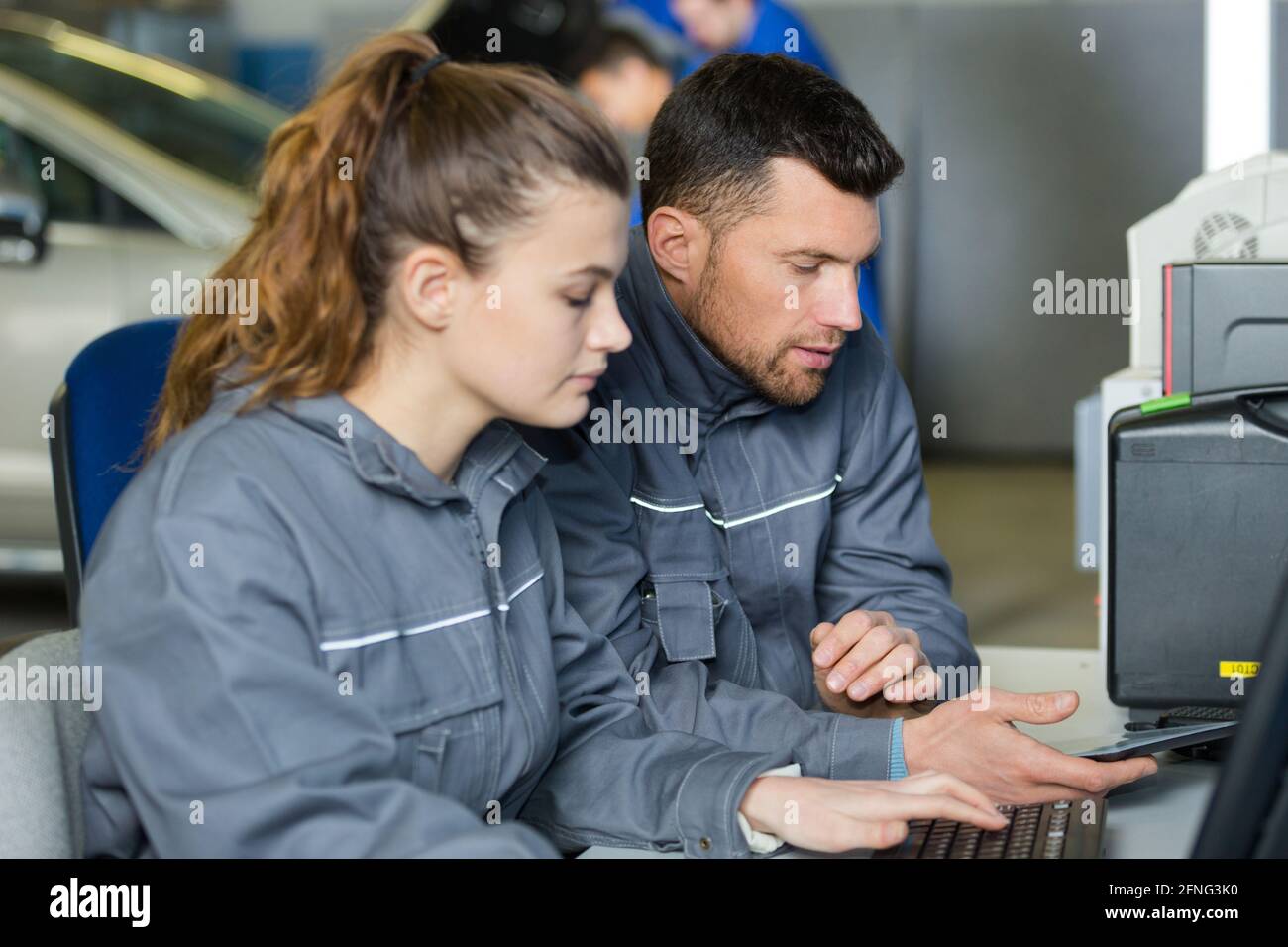 Engineer apprentice looking mechanical hi-res stock photography and ...