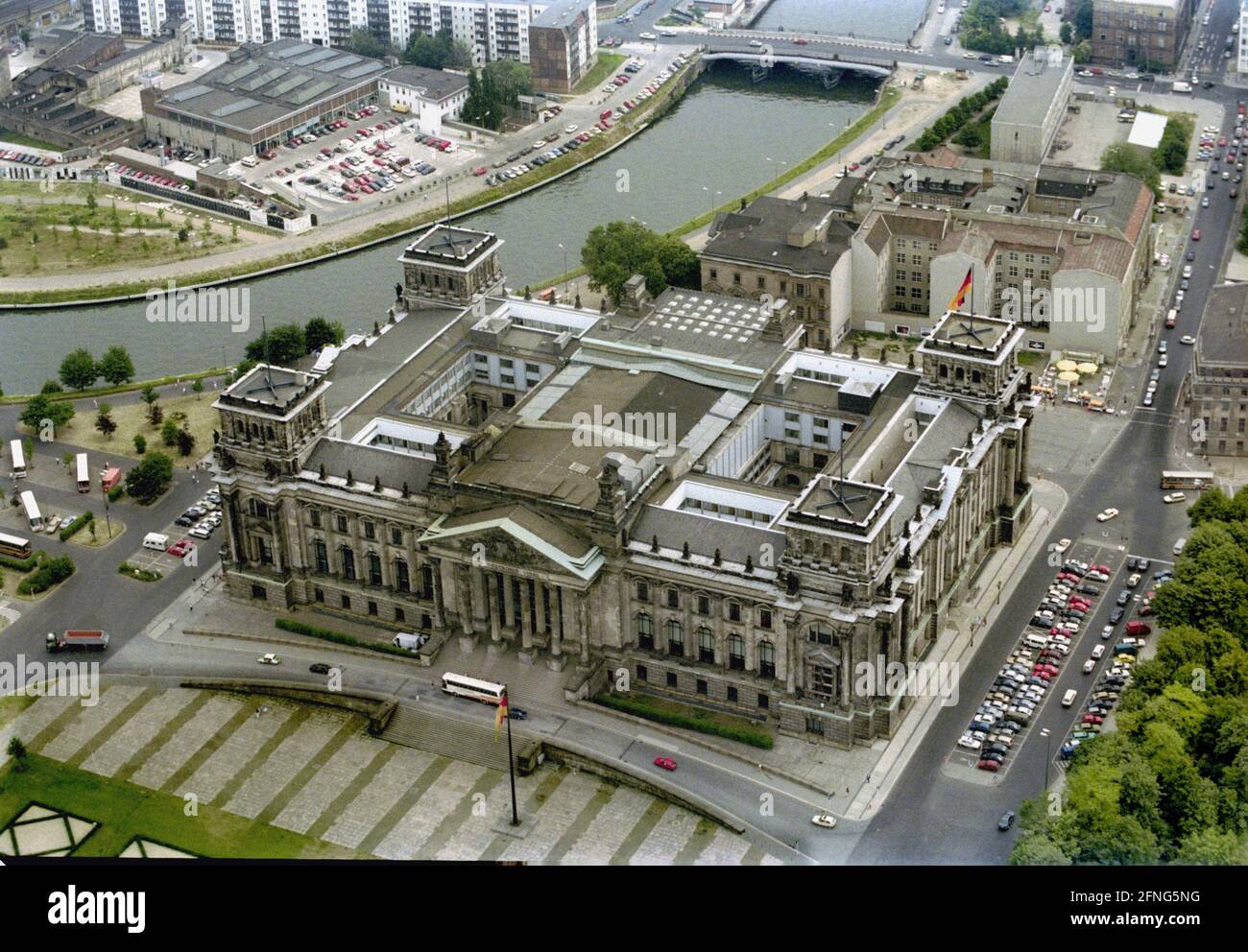 Berlin-City / D-State / Government District / 7 /1992 Reichstag and Spree Arc // Spree / Bundestag / Districts / Tiergarten / Aerial Views [automated translation] Stock Photo