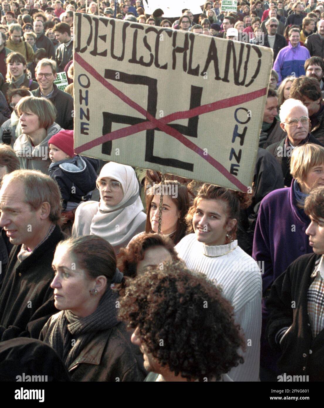 Berlin-Districts / Mitte / Foreigners / 8.11. 1992 Demonstration against xenophobia on the Strasse des 17.Juni. - A sign -Germany without swastika- occasion: the Basic Law is to be changed at the asylum article. // Right / Left / Asylum / [automated translation] Stock Photo