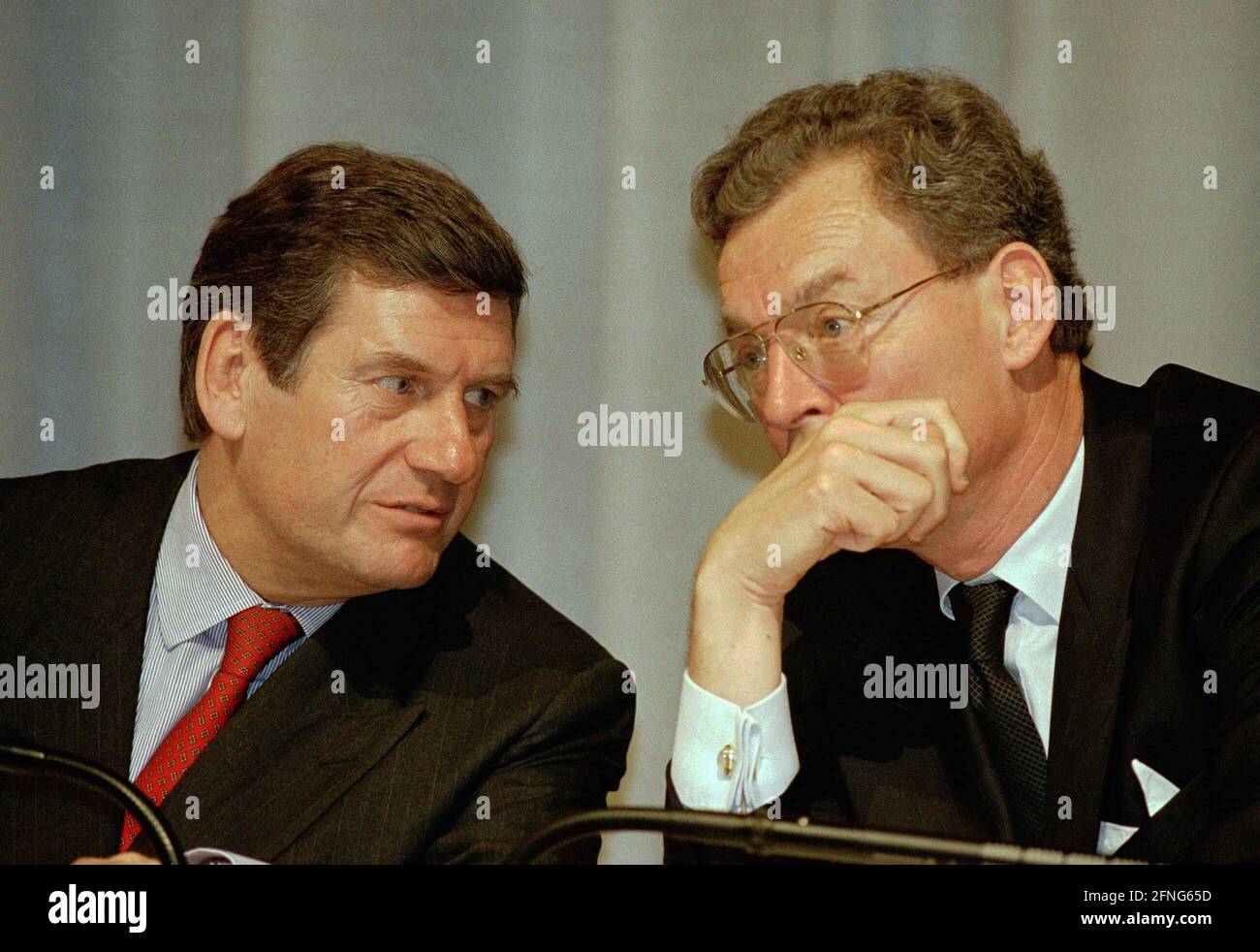 Ekkehard SCHULZ and Gerhard CROMME , Chairmen of the future Thyssen-Krupp AG , 14.01.1999 [automated translation] Stock Photo