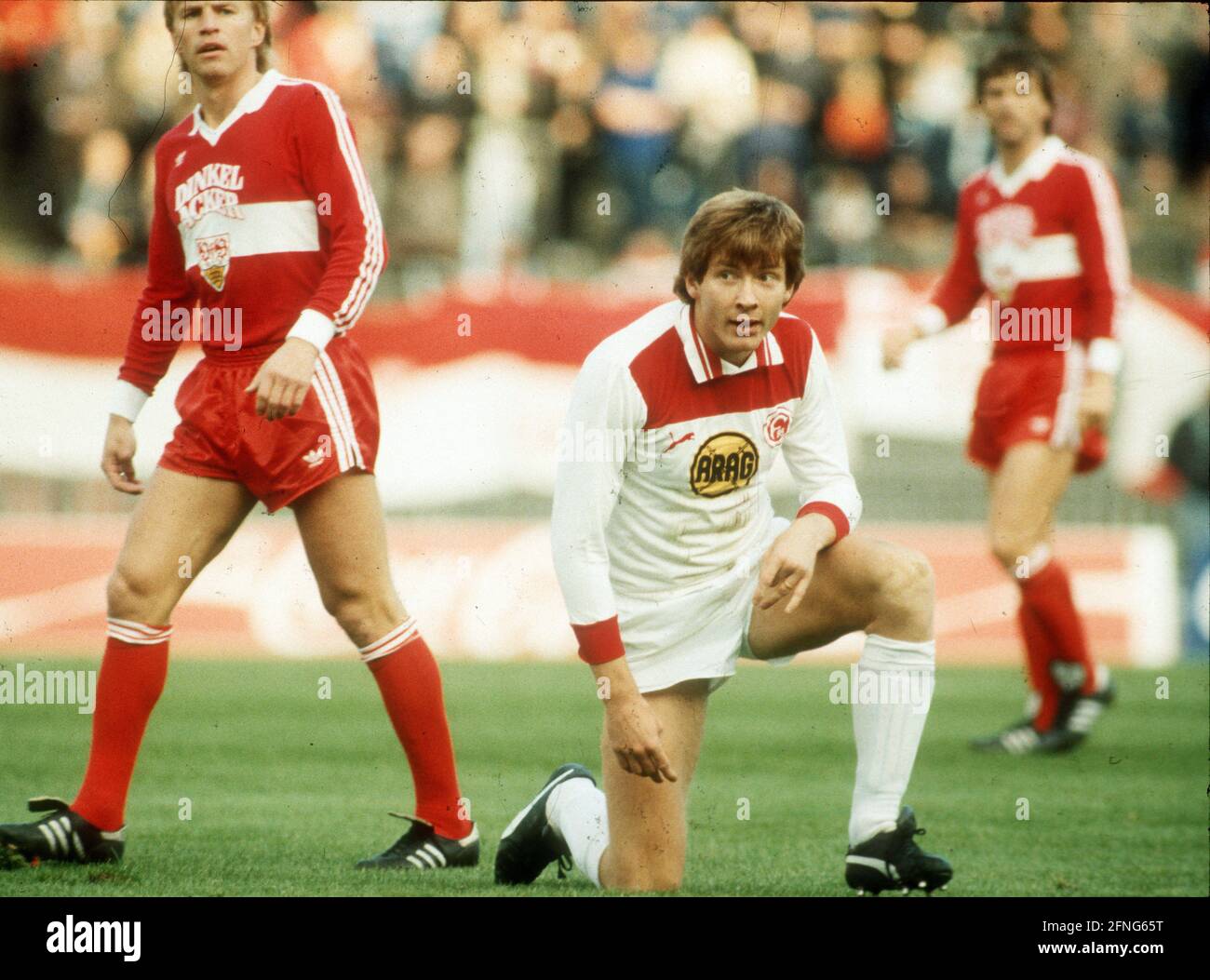 Atli Edvaldsson (Fortuna Düsseldorf) in the match against VFB Stuttgart on 29.10.1983. Left: Bernd Förster (VFB). DFL REGULATIONS PROHIBIT ANY USE OF PHOTOGRAPHS AS IMAGE SEQUENCES AND/OR QUASI-VIDEO [automated translation] Stock Photo