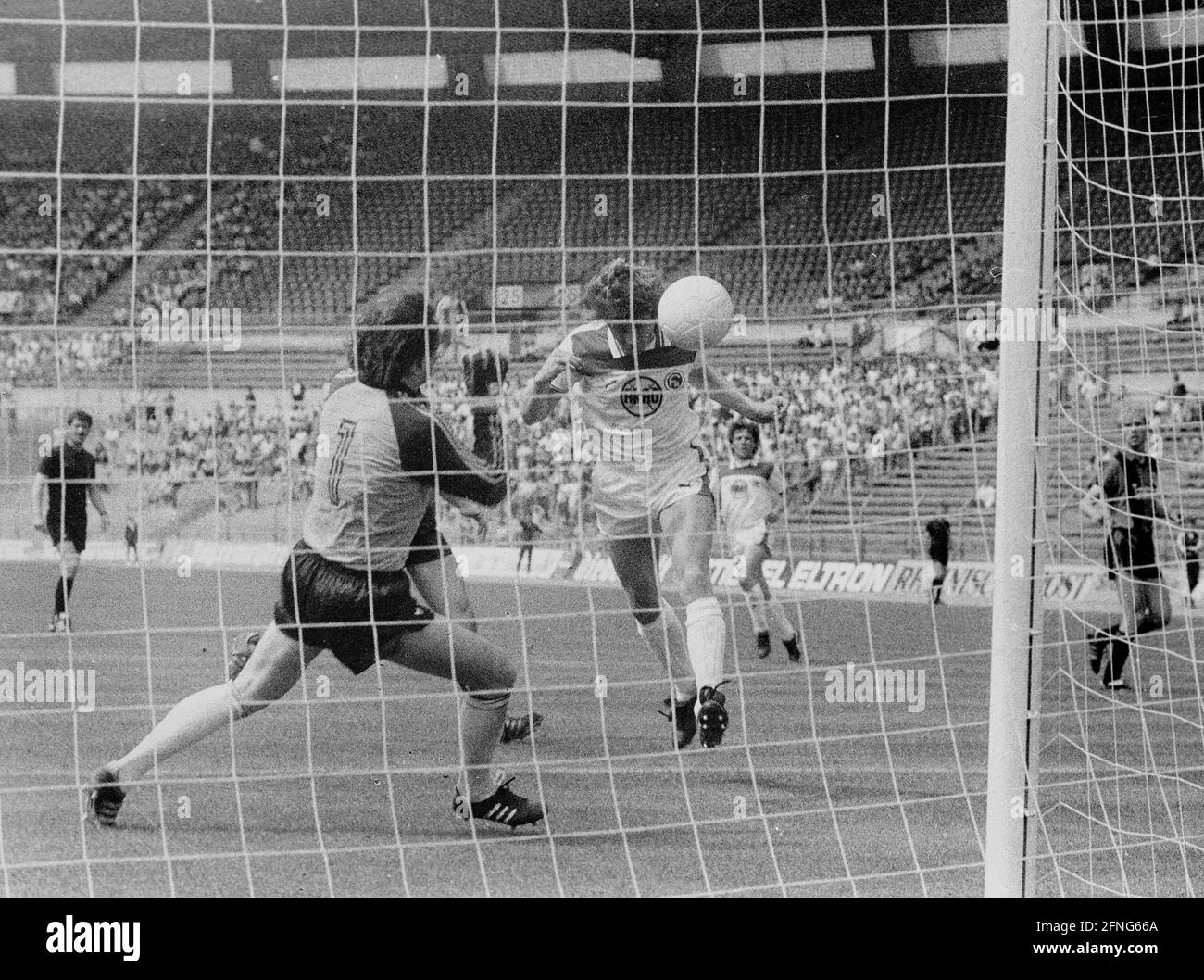 Fortuna Duesseldorf - Eintracht Frankfurt 5:1 on 04.06.1983 Atli Edvaldsson scored 5 goals, here his goal for 2:0 [automated translation] Stock Photo