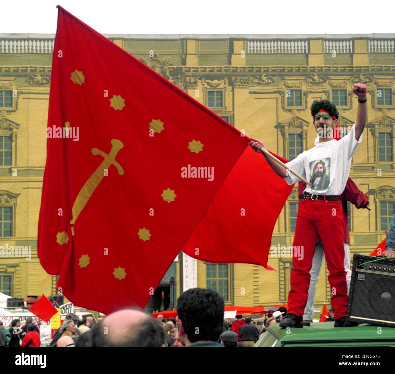 Berlin / Foreigners / Islam / 1996 Demo of foreigner groups in Berlin-Mitte. A young Turk of the Alevi religious community with an Islam flag // Turks / Youth / Women / Islam / Alevis / Religion [automated translation] Stock Photo
