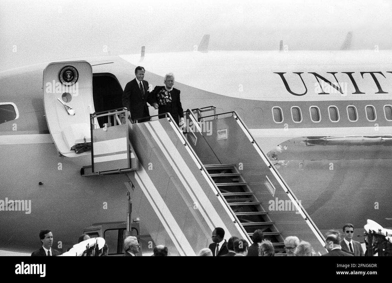 Germany, Bonn, 30.05.1989. Archive No.: 05-28-12 Visit of the American President Photo: President George W. Bush and wife Barbara [automated translation] Stock Photo