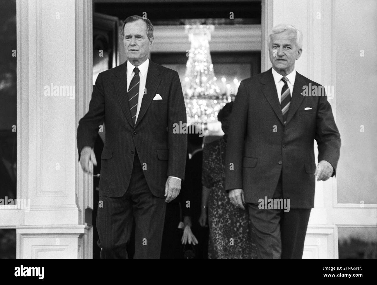 Germany, Bonn, 30.05.1989 Archive No.: 06-63-19 Visit of the American President Photo: Federal President Richard von Weizsäcker and George H. W. Bush [automated translation] Stock Photo